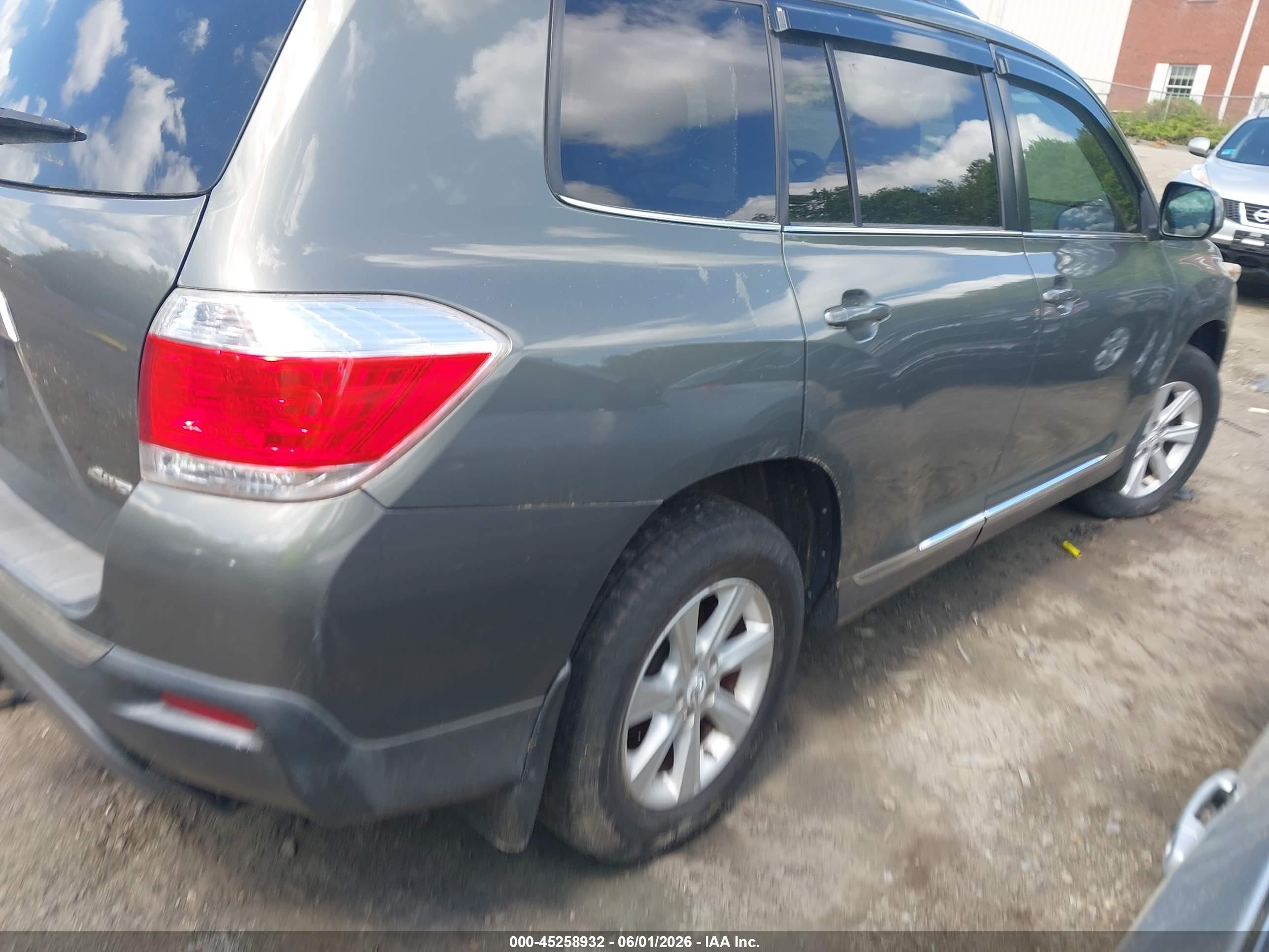 2011 Toyota Highlander Base V6 Зеленый vin: 5TDBK3EH9BS063178