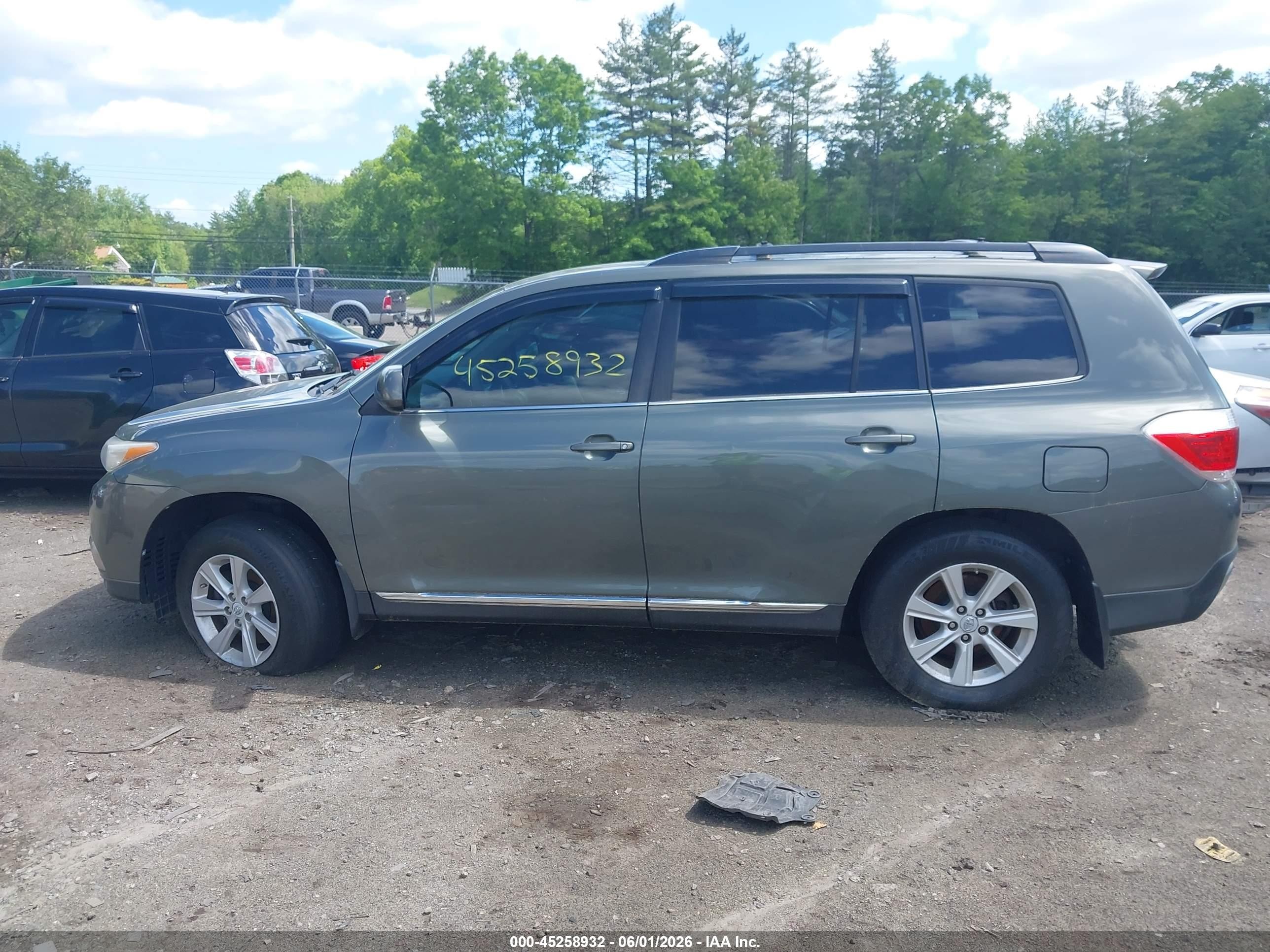 2011 Toyota Highlander Base V6 Зеленый vin: 5TDBK3EH9BS063178