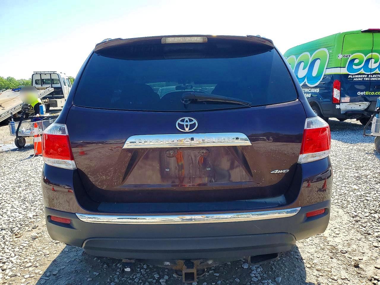 2011 Toyota Highlander Base Maroon vin: 5TDBK3EH9BS088985
