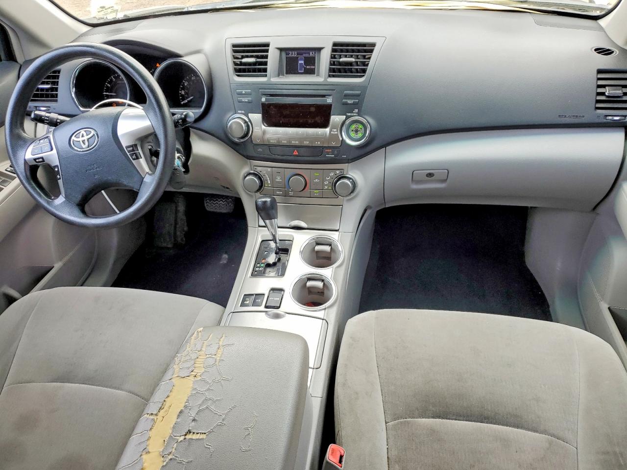 2011 Toyota Highlander Base Silver vin: 5TDBK3EH9BS090414