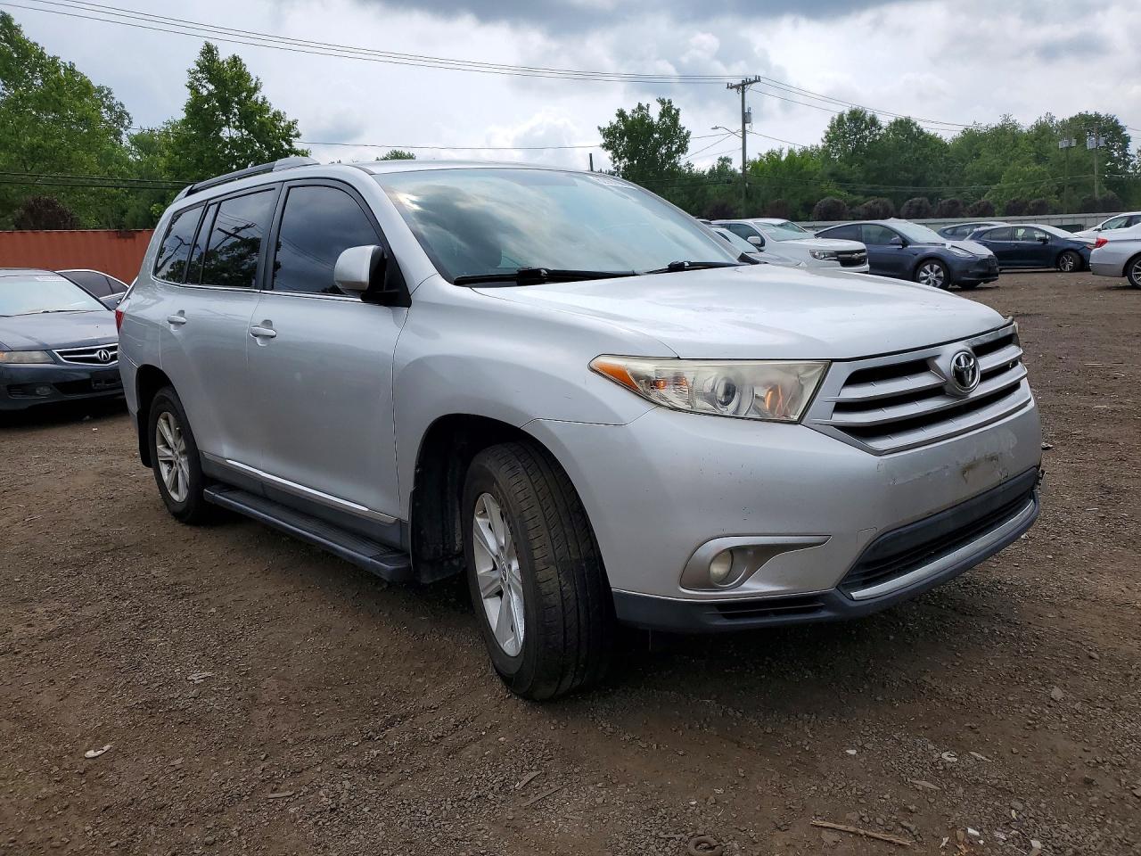 2011 Toyota Highlander Base Silver vin: 5TDBK3EH9BS090414