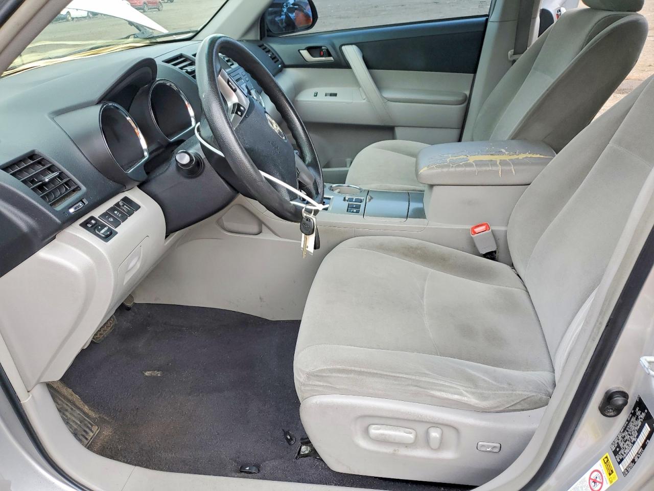 2011 Toyota Highlander Base Silver vin: 5TDBK3EH9BS090414