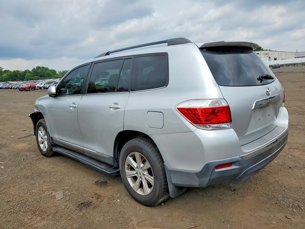 2011 Toyota Highlander Base Silver vin: 5TDBK3EH9BS090414