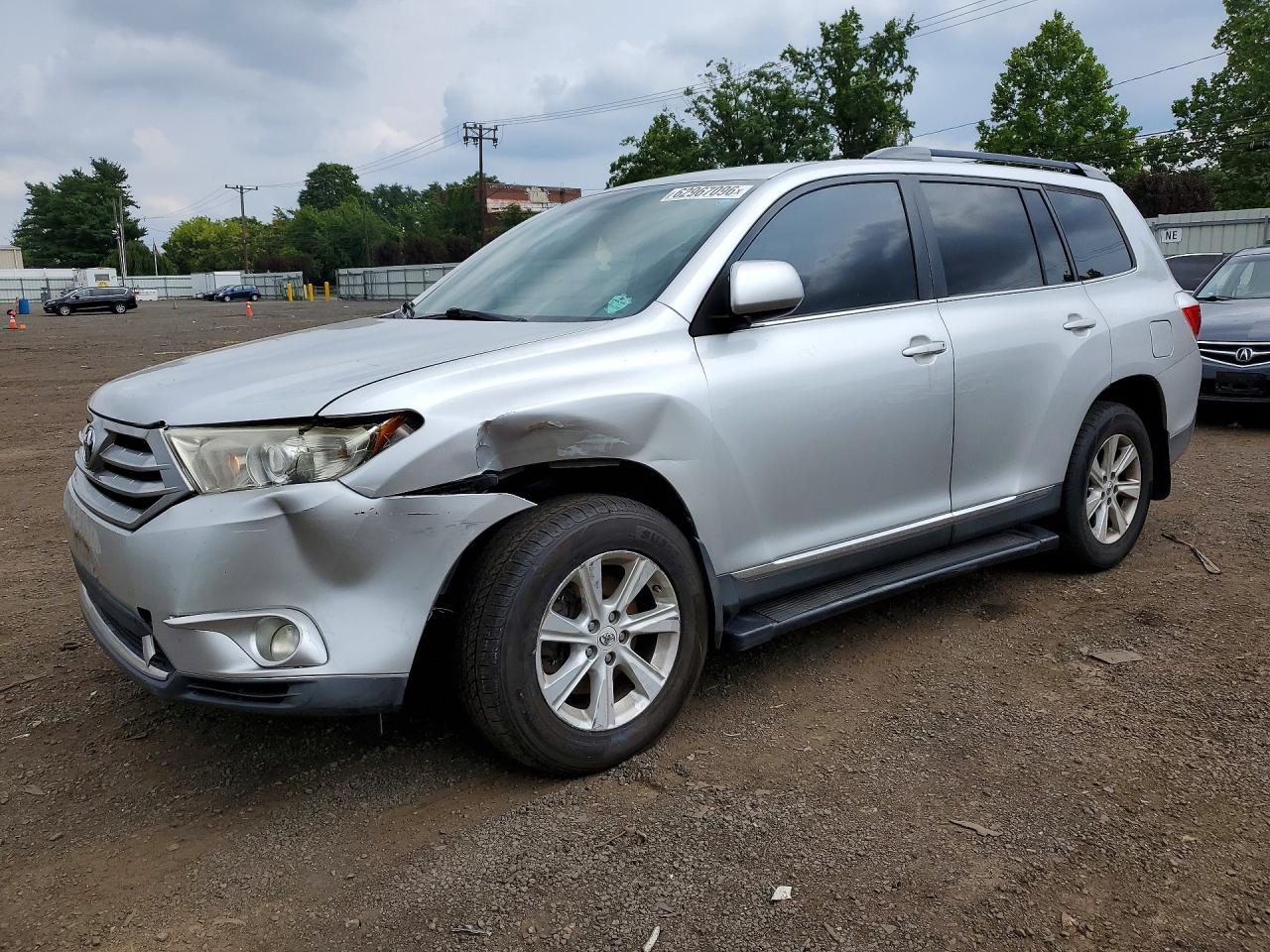 2011 Toyota Highlander Base Silver vin: 5TDBK3EH9BS090414