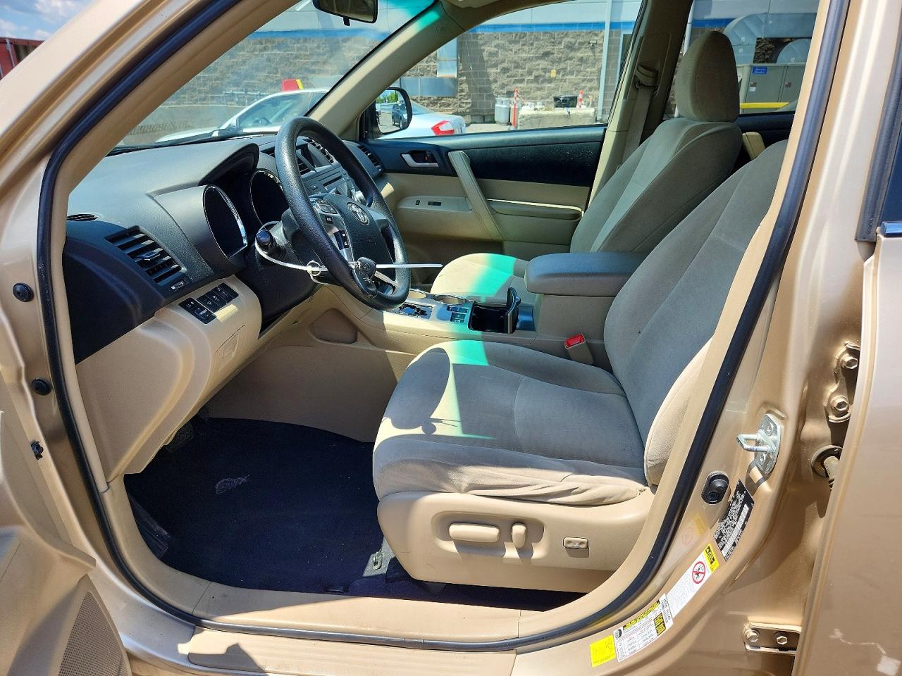 2012 Toyota Highlander Base Tan vin: 5TDBK3EH9CS094545