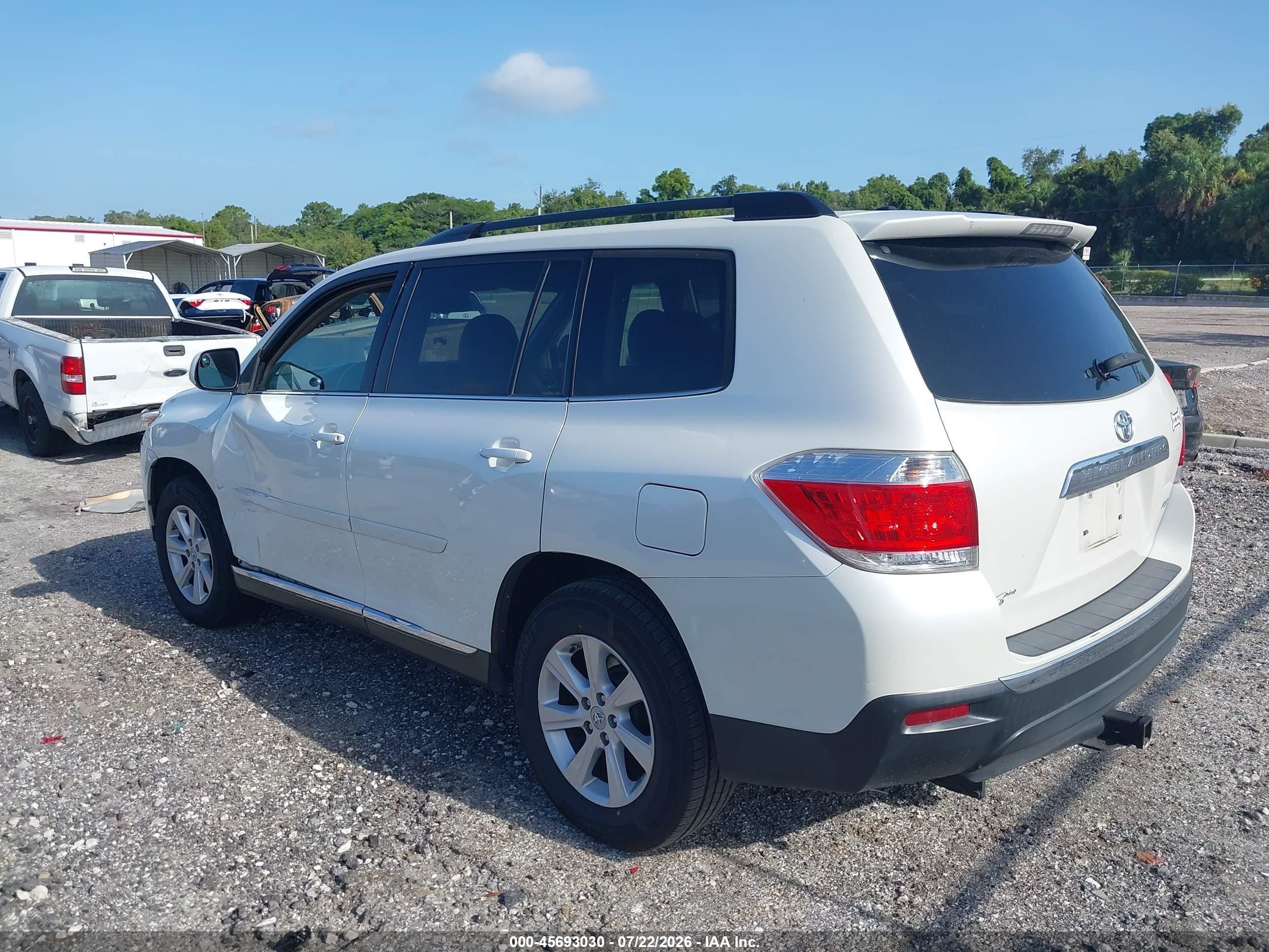 2012 Toyota Highlander Base V6/se V6 White vin: 5TDBK3EH9CS111764