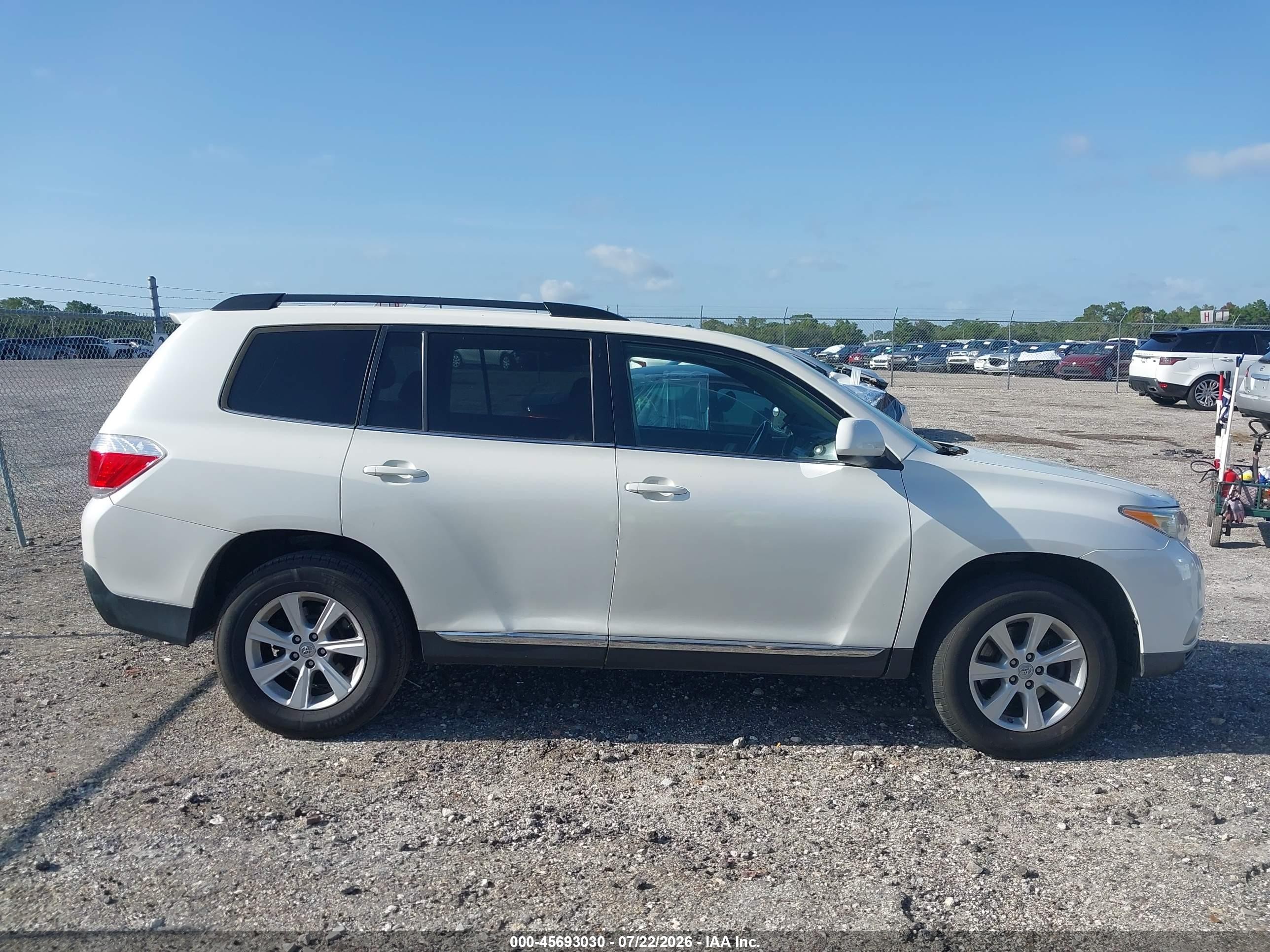 2012 Toyota Highlander Base V6/se V6 White vin: 5TDBK3EH9CS111764