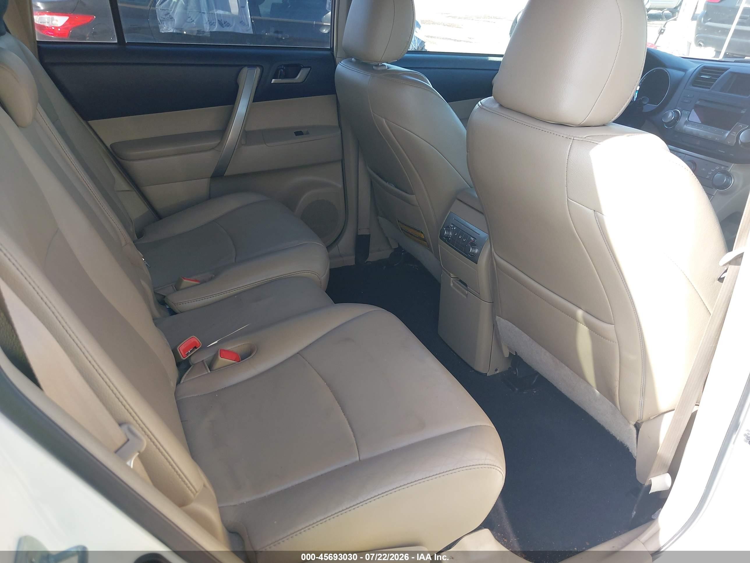 2012 Toyota Highlander Base V6/se V6 White vin: 5TDBK3EH9CS111764
