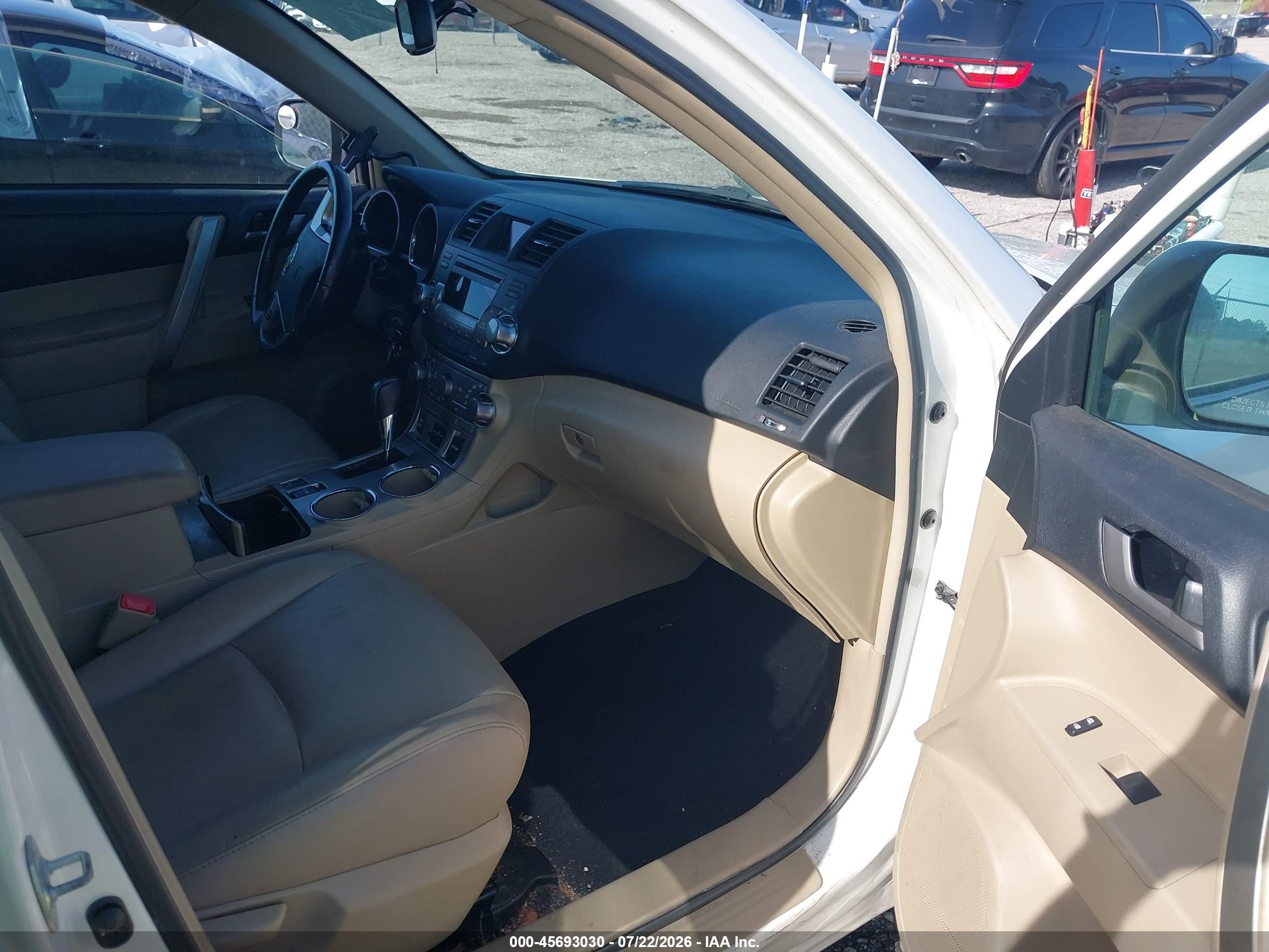 2012 Toyota Highlander Base V6/se V6 White vin: 5TDBK3EH9CS111764
