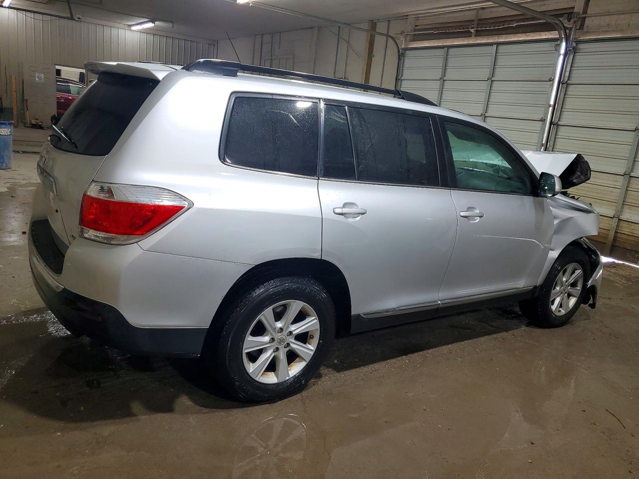 2012 Toyota Highlander Base Серебряный vin: 5TDBK3EH9CS165453