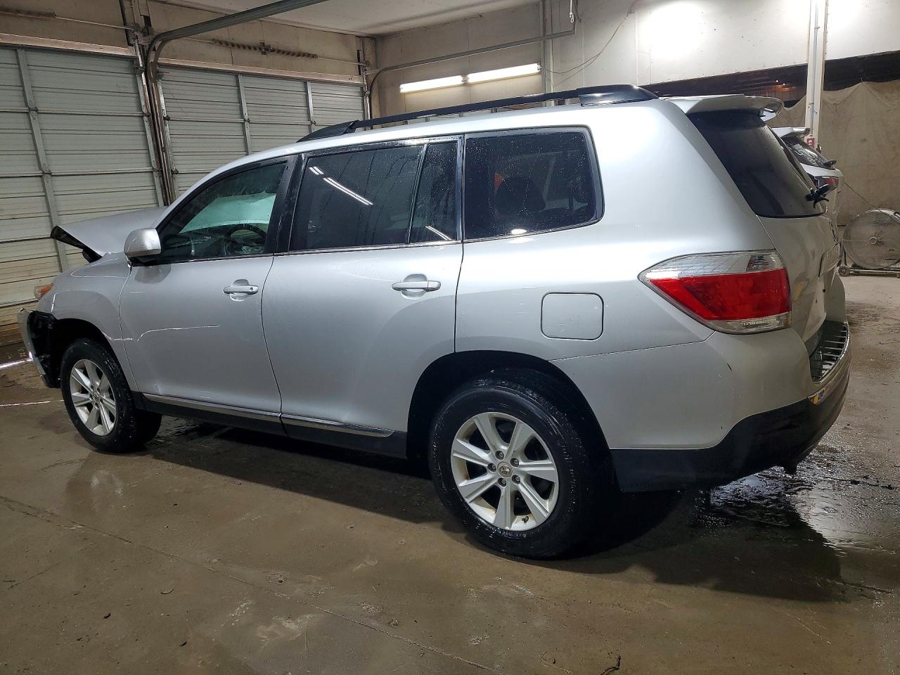 2012 Toyota Highlander Base Серебряный vin: 5TDBK3EH9CS165453