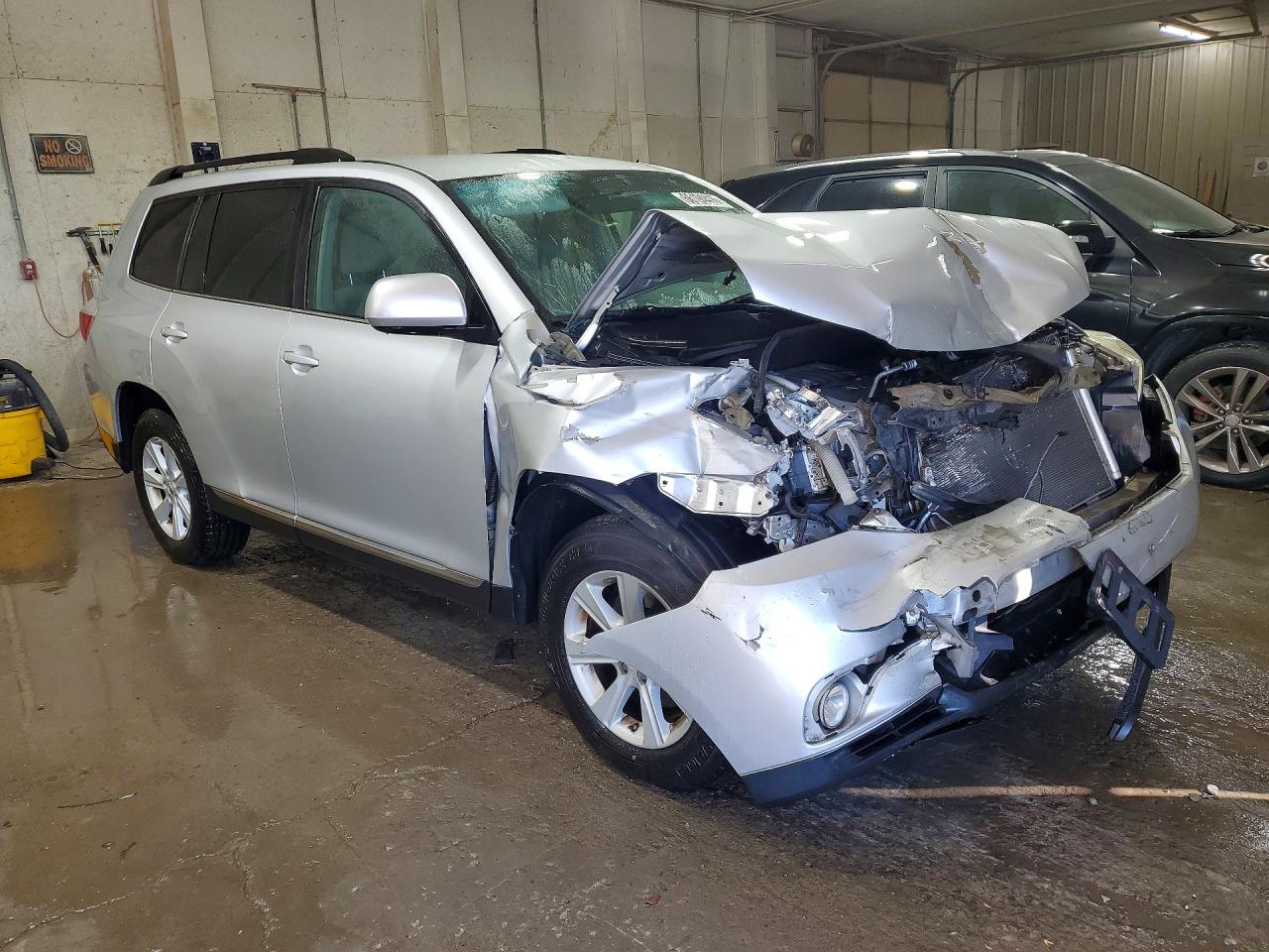 2012 Toyota Highlander Base Серебряный vin: 5TDBK3EH9CS165453