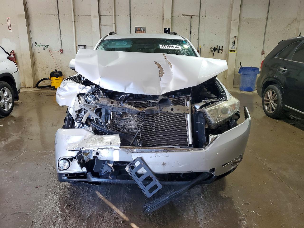 2012 Toyota Highlander Base Серебряный vin: 5TDBK3EH9CS165453