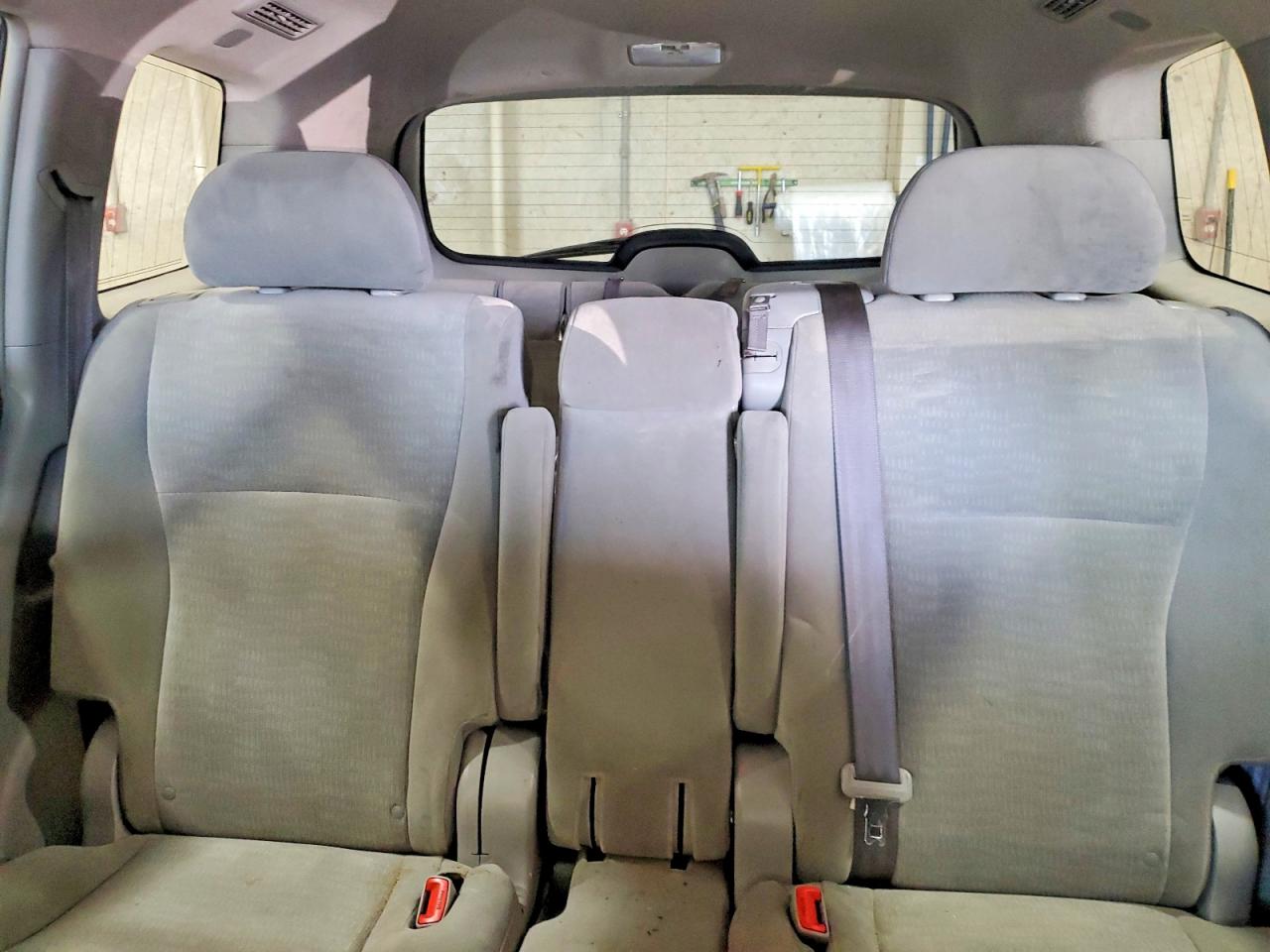 2012 Toyota Highlander Base Серебряный vin: 5TDBK3EH9CS165453