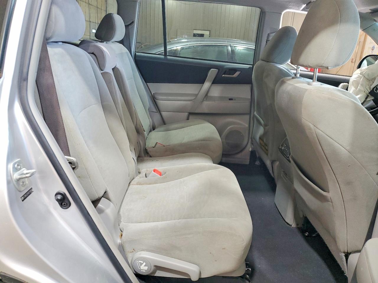 2012 Toyota Highlander Base Серебряный vin: 5TDBK3EH9CS165453