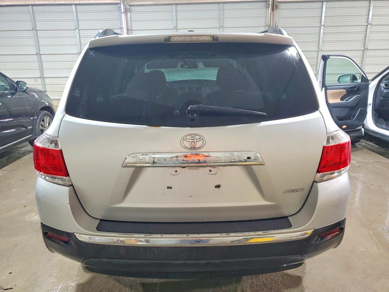 2012 Toyota Highlander Base Серебряный vin: 5TDBK3EH9CS165453