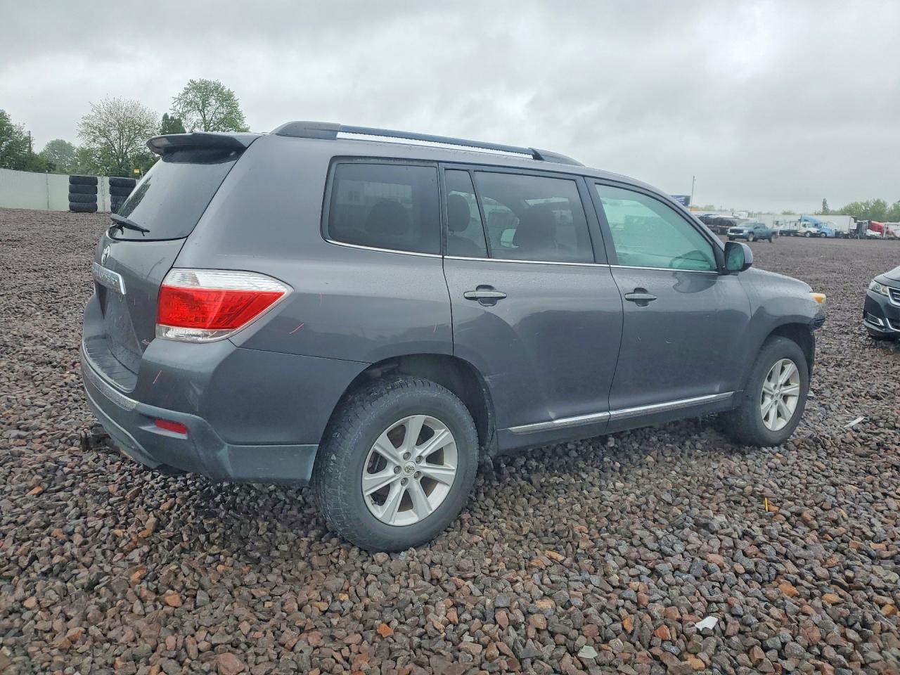 2012 Toyota Highlander Base Gray vin: 5TDBK3EH9CS167400
