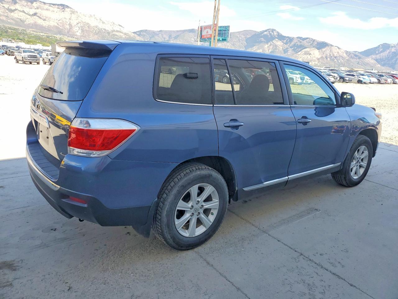 2013 Toyota Highlander Base Gray vin: 5TDBK3EH9DS215916