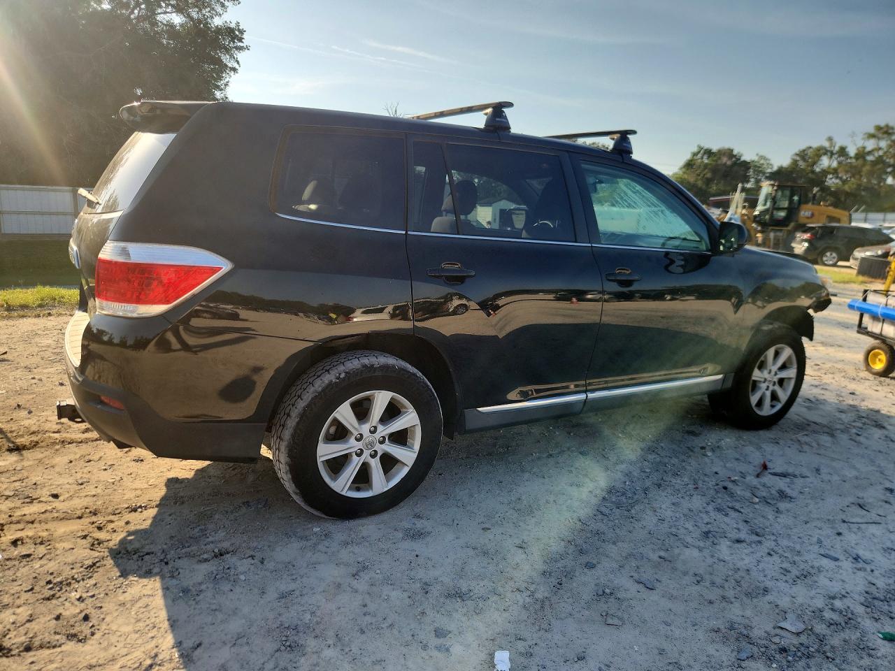 2013 Toyota Highlander Base Black vin: 5TDBK3EH9DS221635