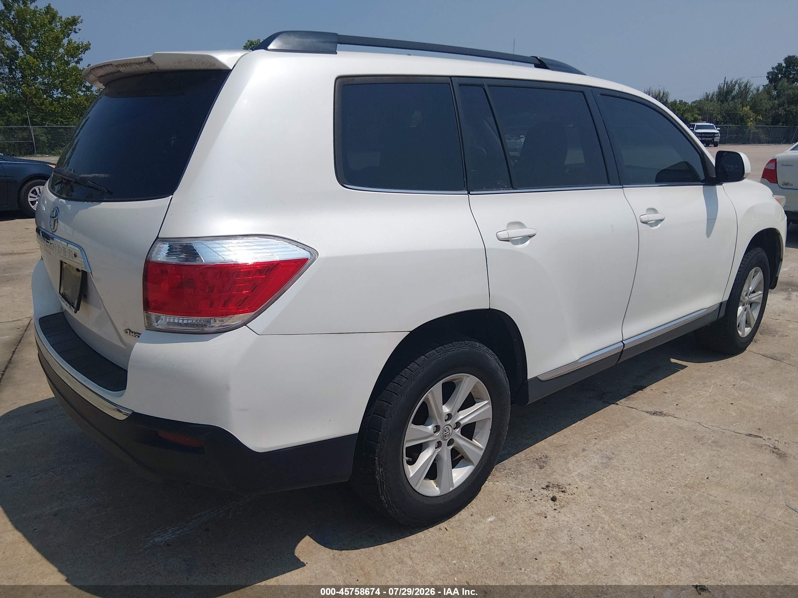2013 Toyota Highlander Se V6 White vin: 5TDBK3EH9DS226088