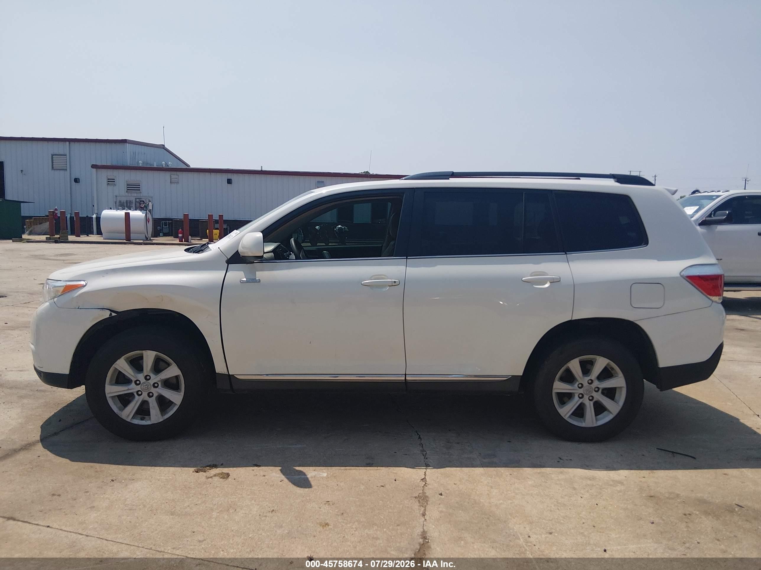 2013 Toyota Highlander Se V6 White vin: 5TDBK3EH9DS226088