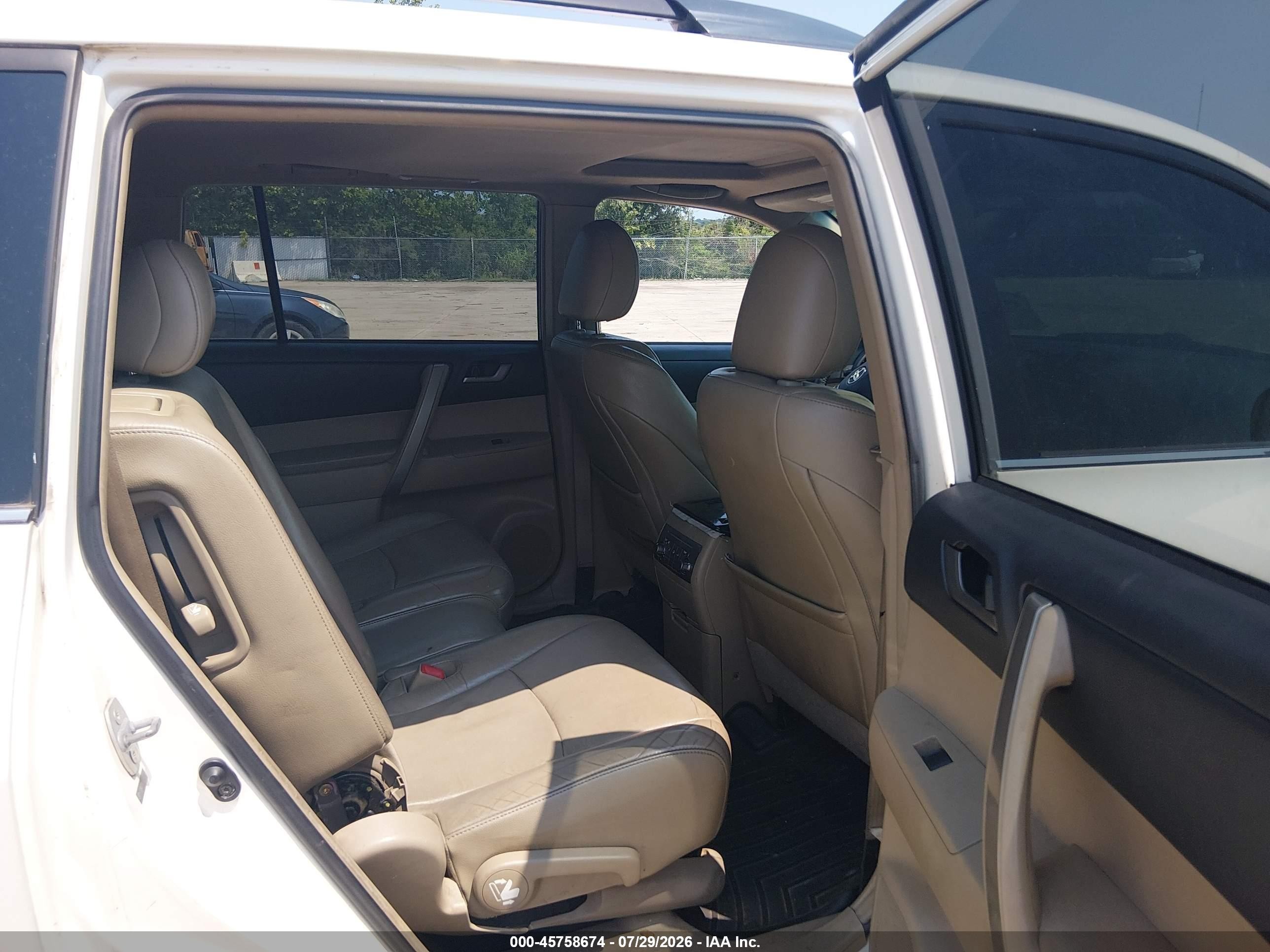 2013 Toyota Highlander Se V6 White vin: 5TDBK3EH9DS226088