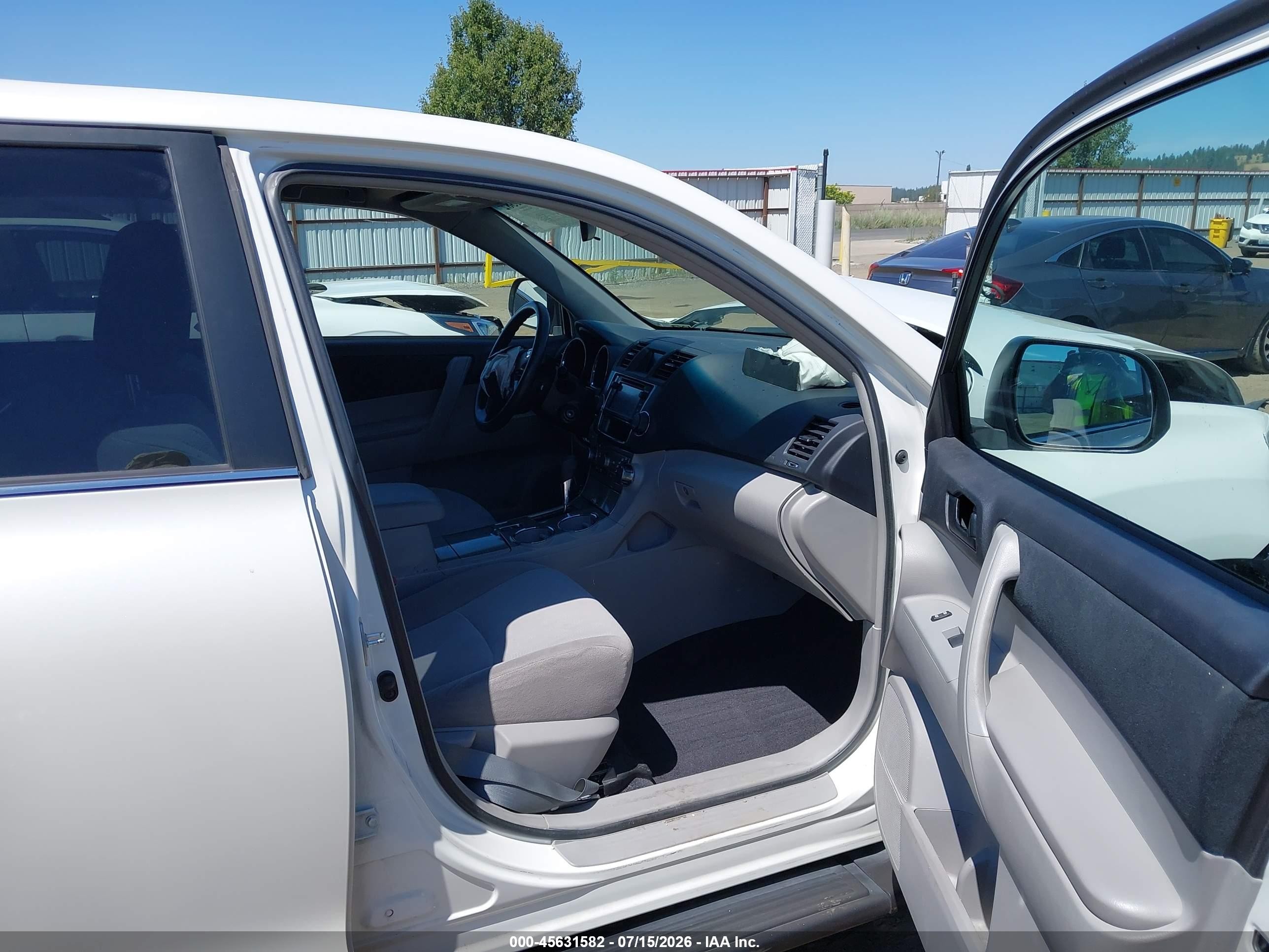 2013 Toyota Highlander Base V6 Silver vin: 5TDBK3EH9DS234109