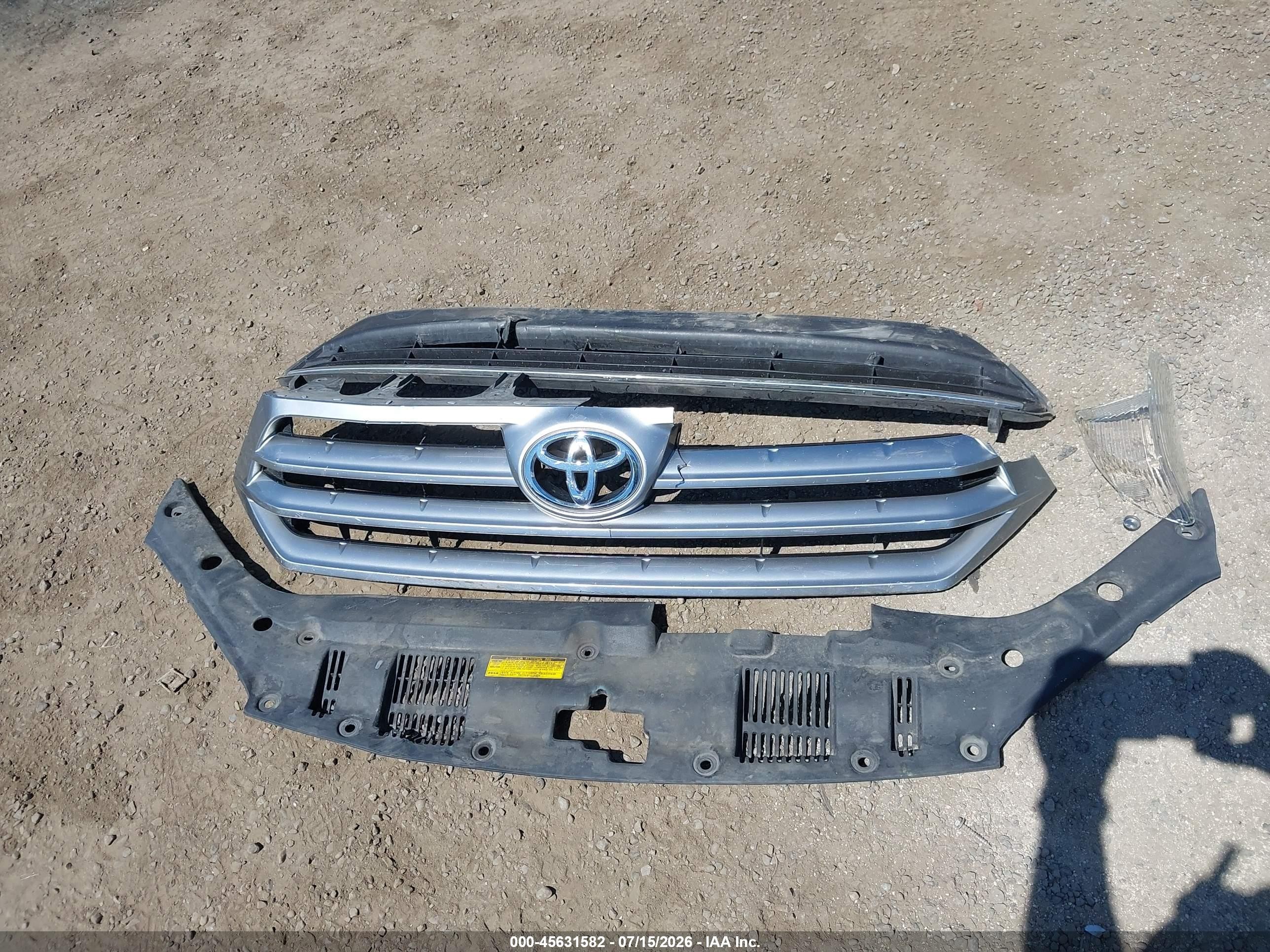 2013 Toyota Highlander Base V6 Silver vin: 5TDBK3EH9DS234109