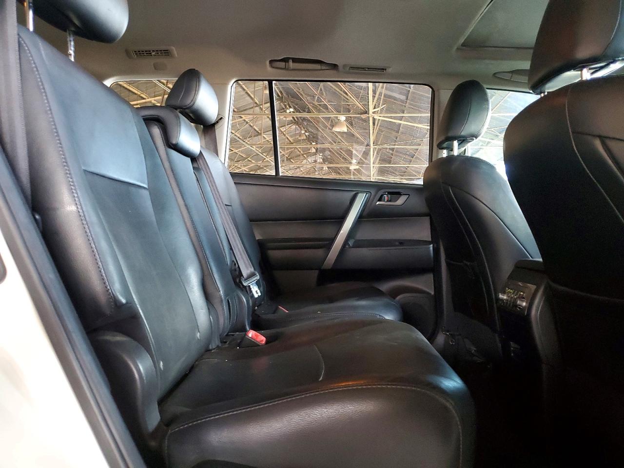 2013 Toyota Highlander Se White vin: 5TDBK3EH9DS242033