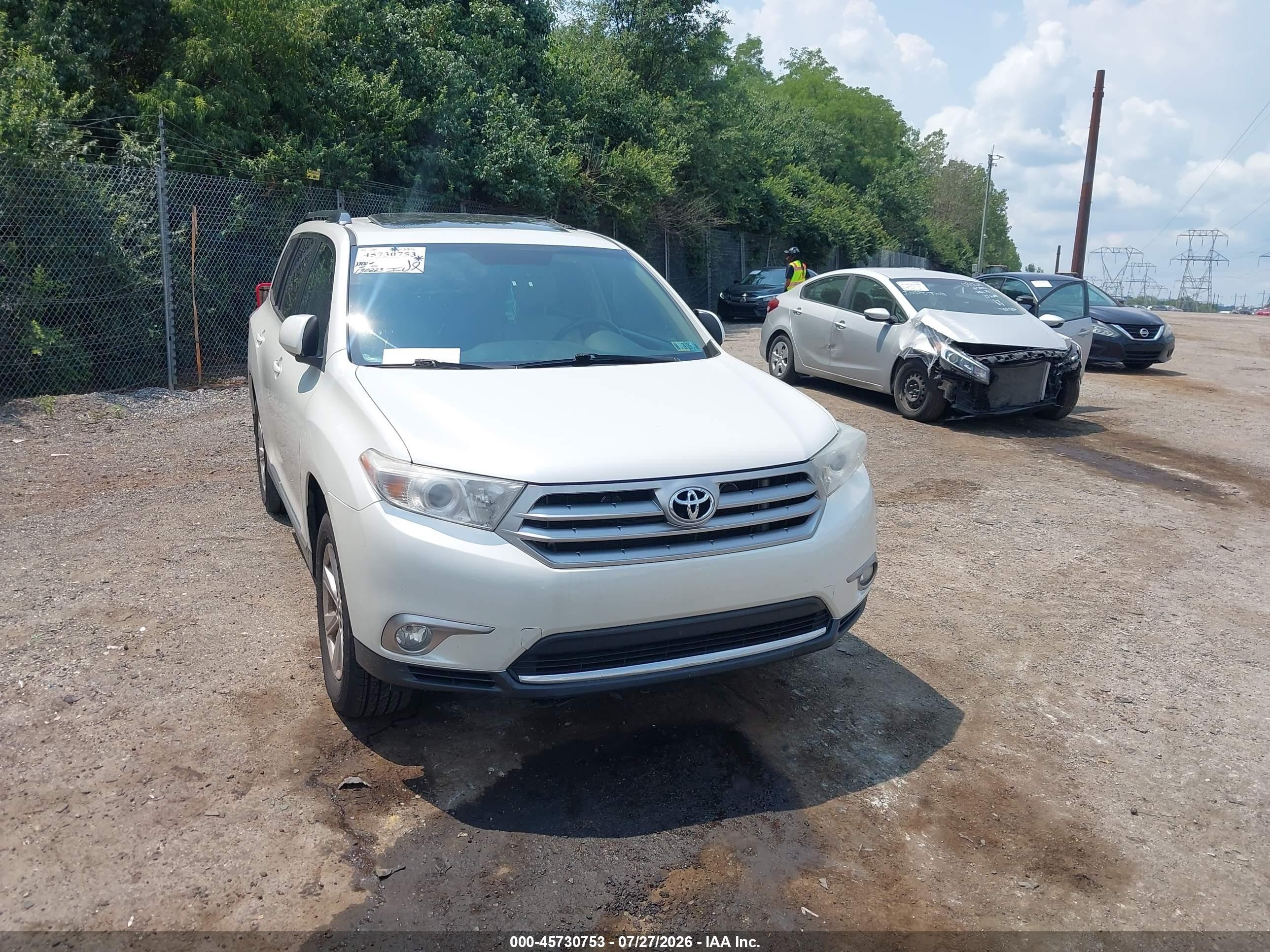 2013 Toyota Highlander Se V6 White vin: 5TDBK3EH9DS275548
