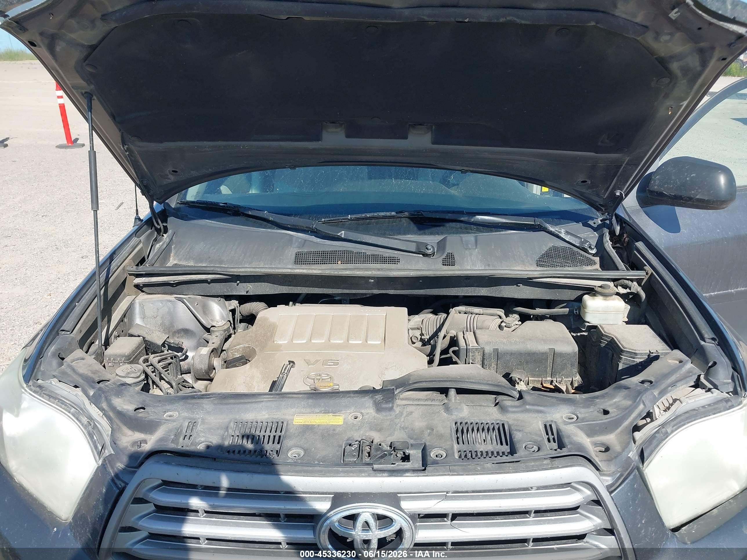 2010 Toyota Highlander Base V6 Gray vin: 5TDBK3EHXAS002534