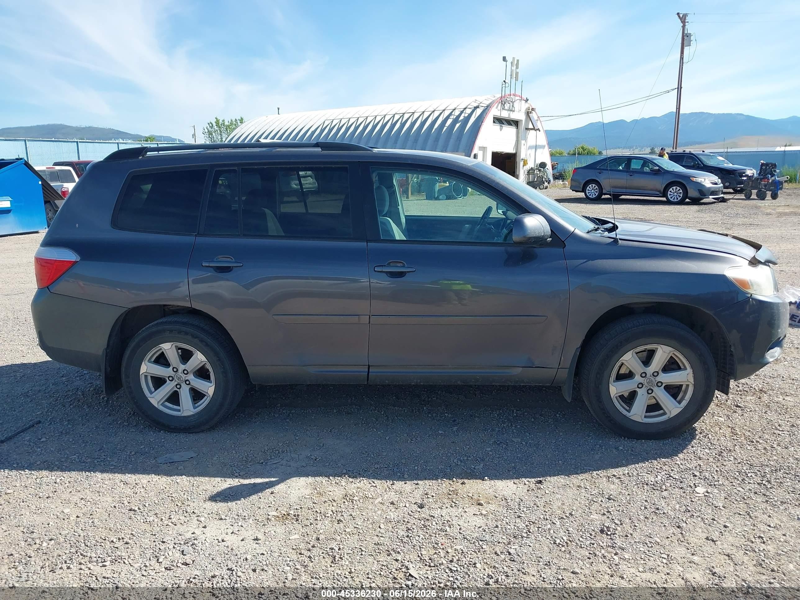 2010 Toyota Highlander Base V6 Gray vin: 5TDBK3EHXAS002534