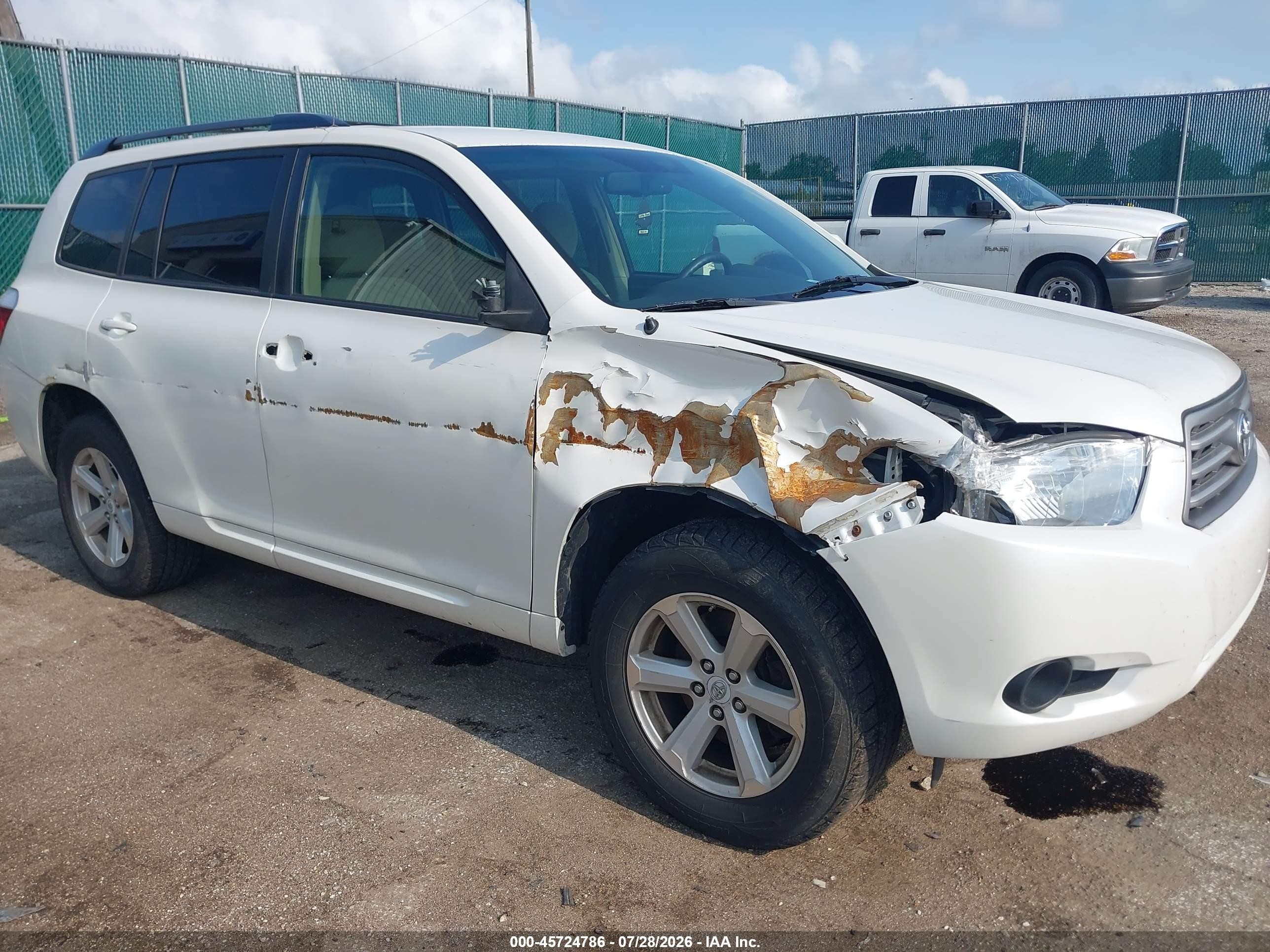 2010 Toyota Highlander Base V6 White vin: 5TDBK3EHXAS007460