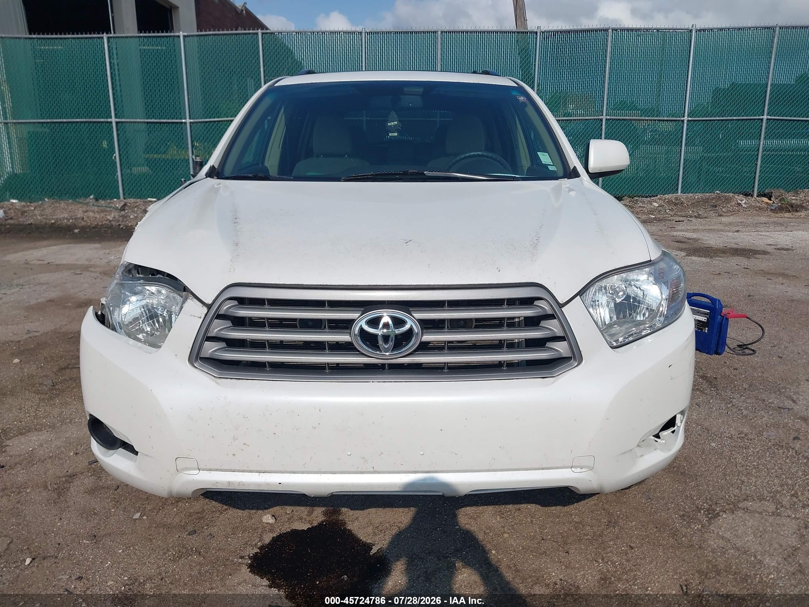 2010 Toyota Highlander Base V6 White vin: 5TDBK3EHXAS007460