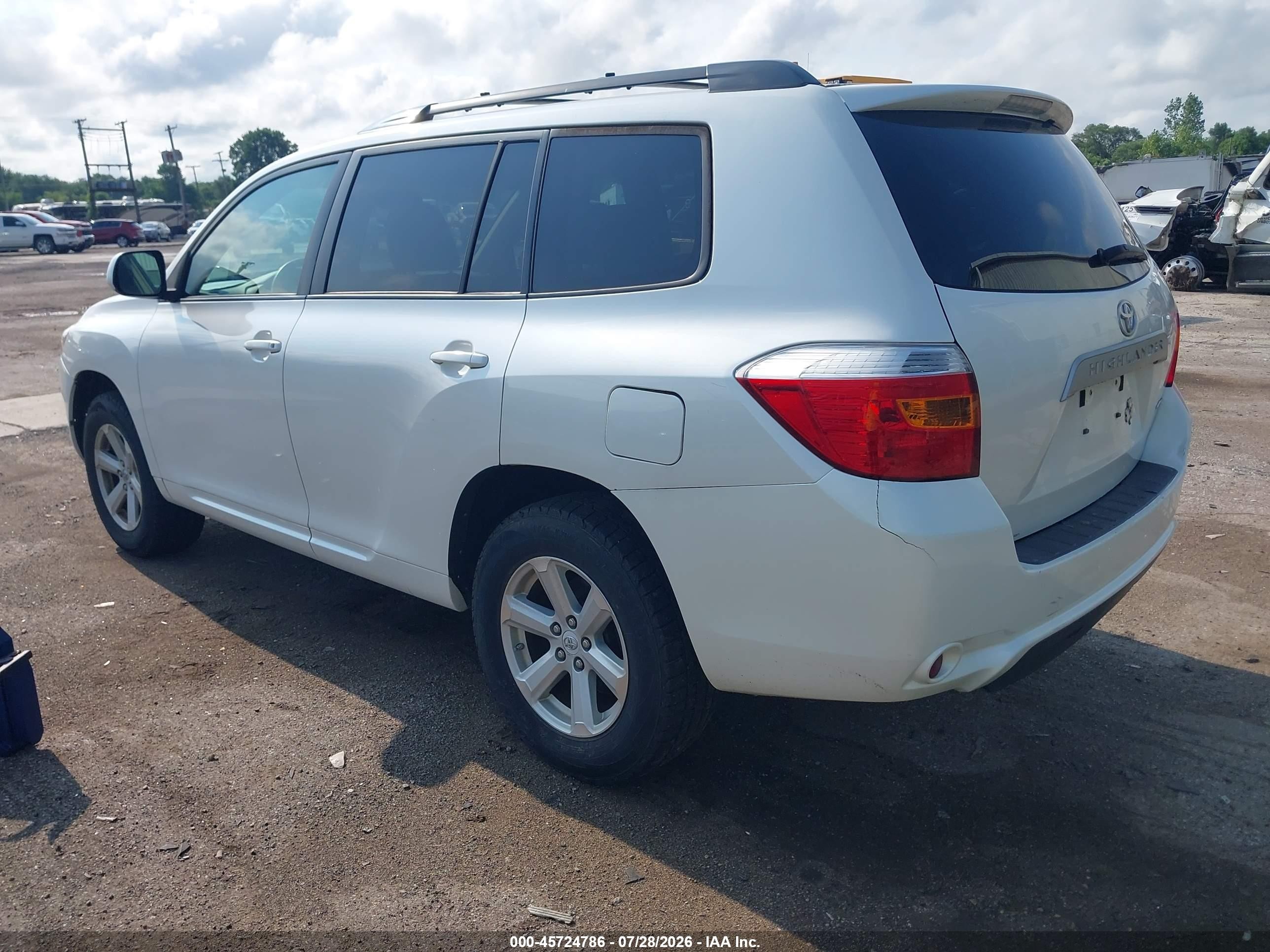 2010 Toyota Highlander Base V6 White vin: 5TDBK3EHXAS007460