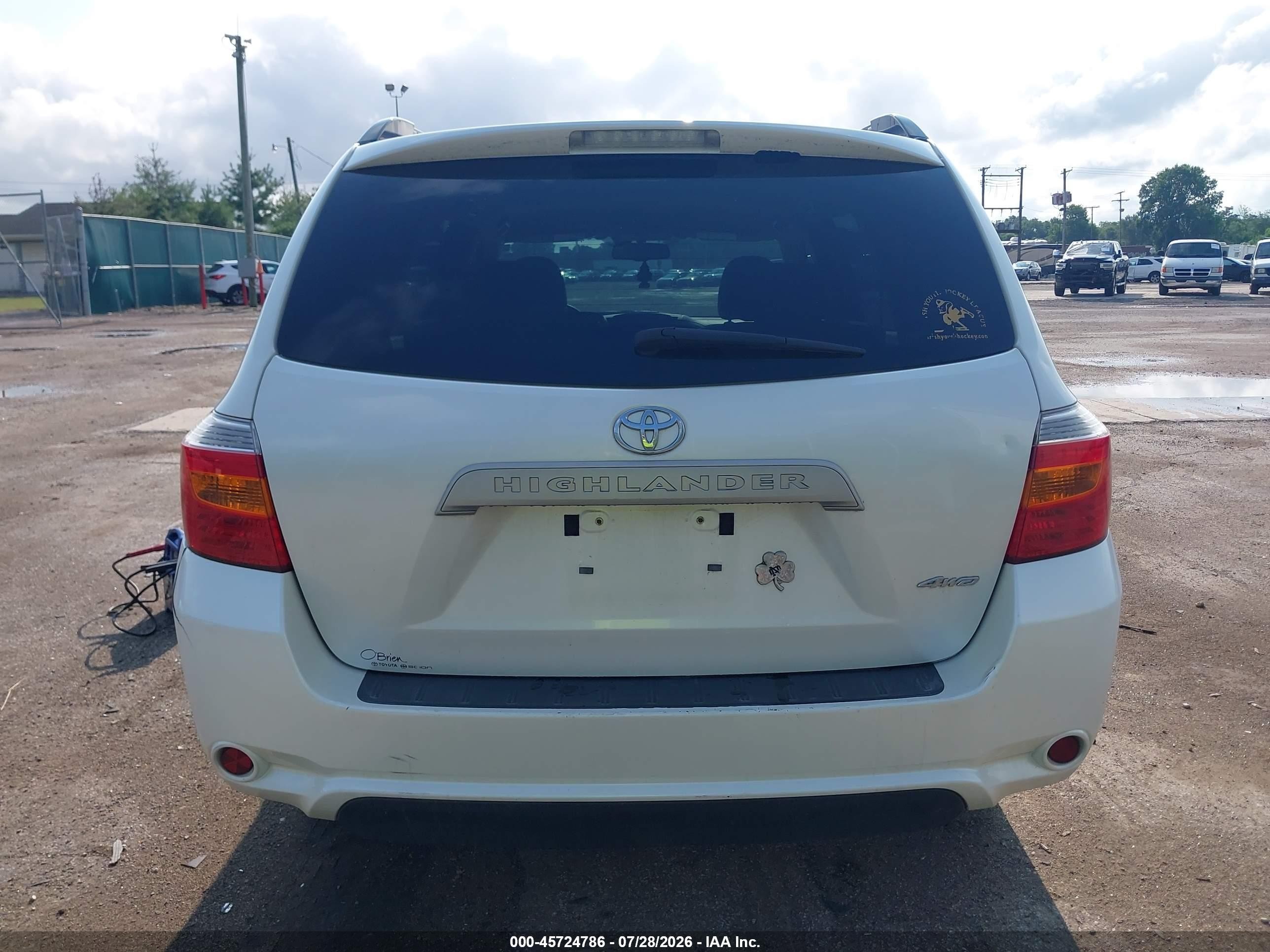 2010 Toyota Highlander Base V6 White vin: 5TDBK3EHXAS007460