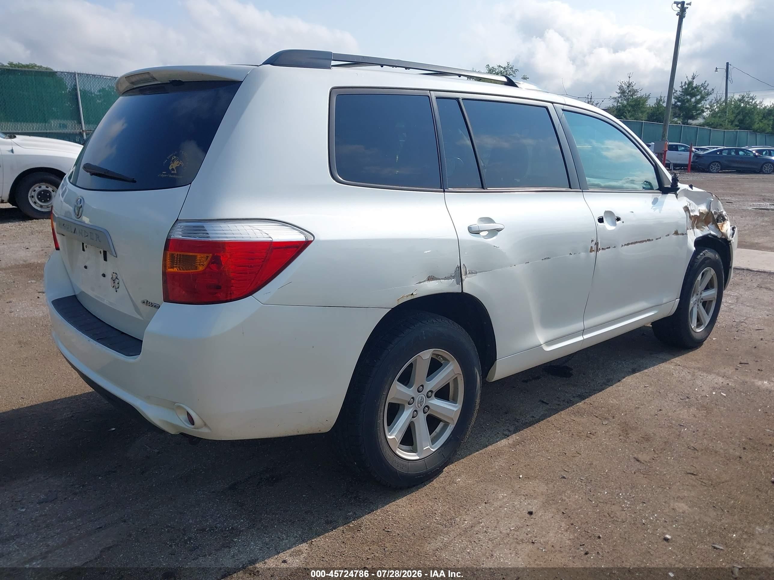 2010 Toyota Highlander Base V6 White vin: 5TDBK3EHXAS007460
