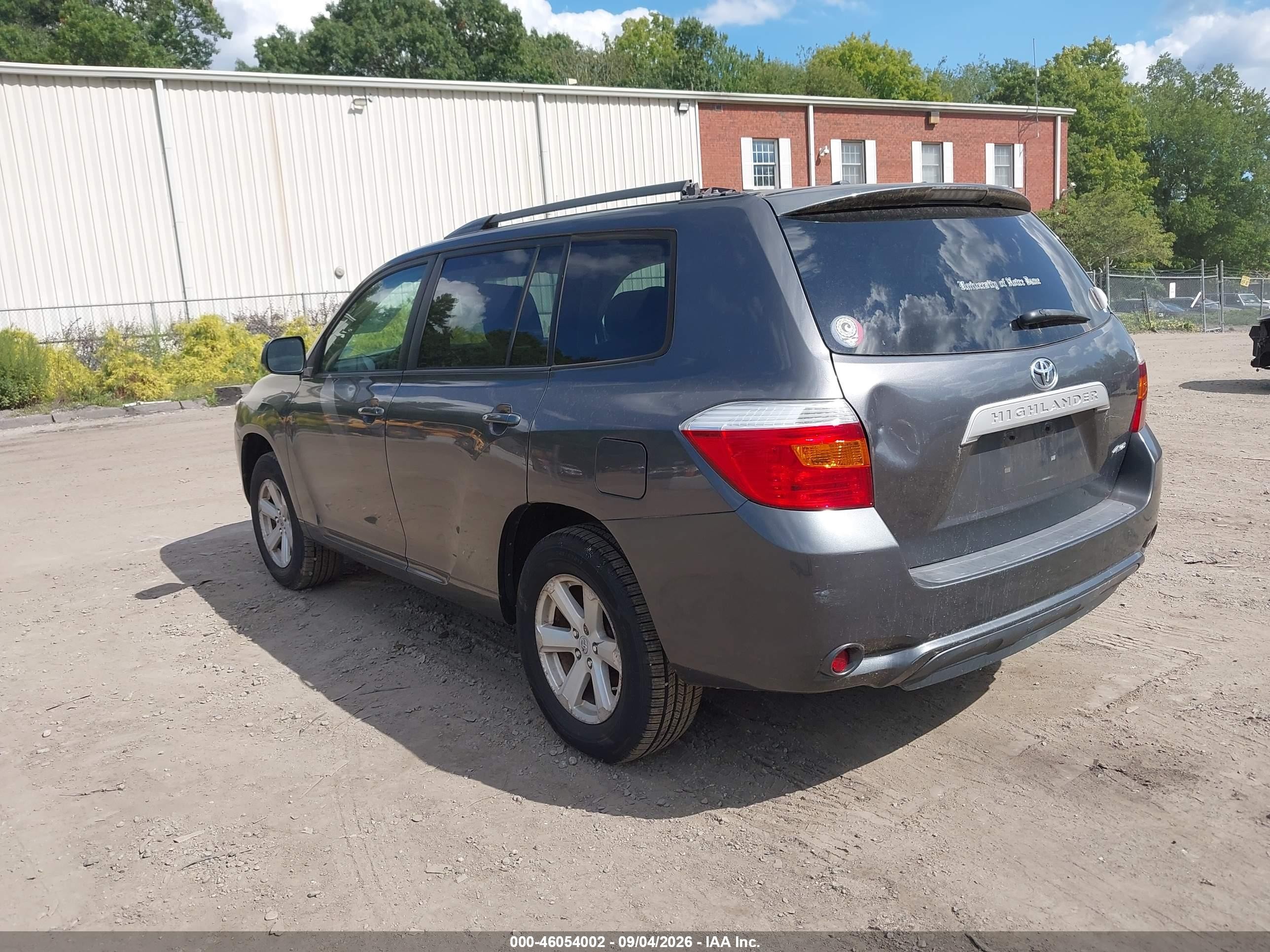 2010 Toyota Highlander Base V6 Gray vin: 5TDBK3EHXAS019057