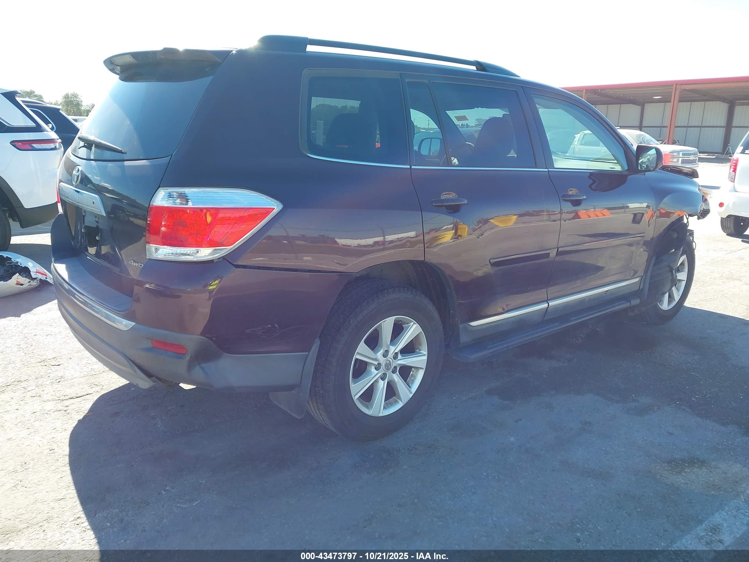 2011 Toyota Highlander Base V6 Maroon vin: 5TDBK3EHXBS067160