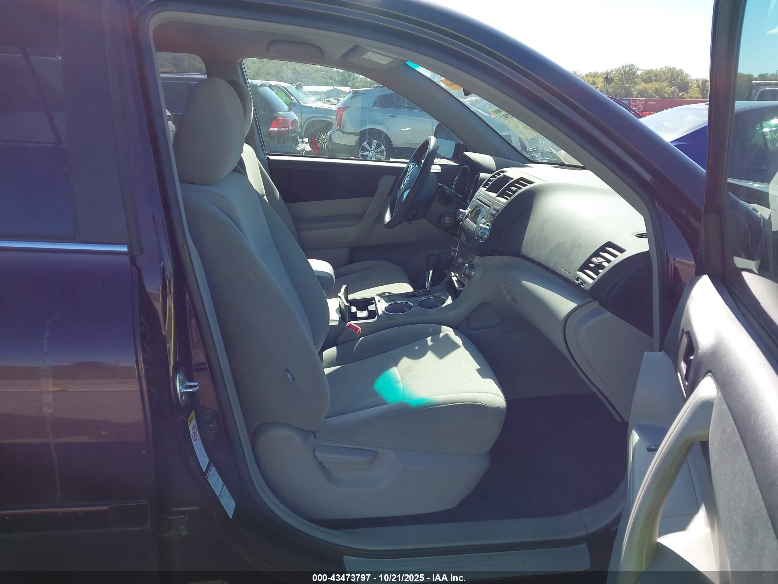 2011 Toyota Highlander Base V6 Maroon vin: 5TDBK3EHXBS067160