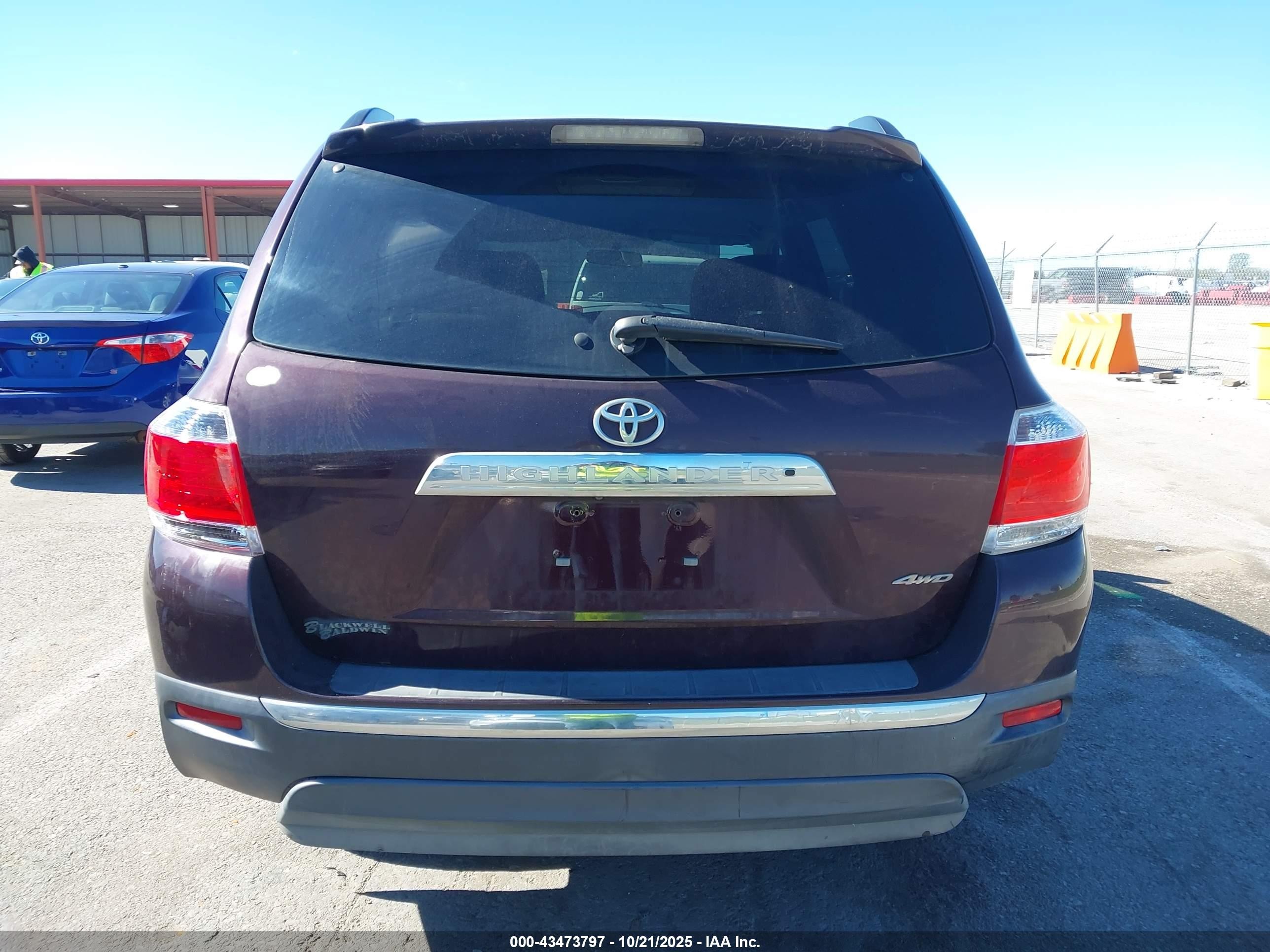 2011 Toyota Highlander Base V6 Maroon vin: 5TDBK3EHXBS067160