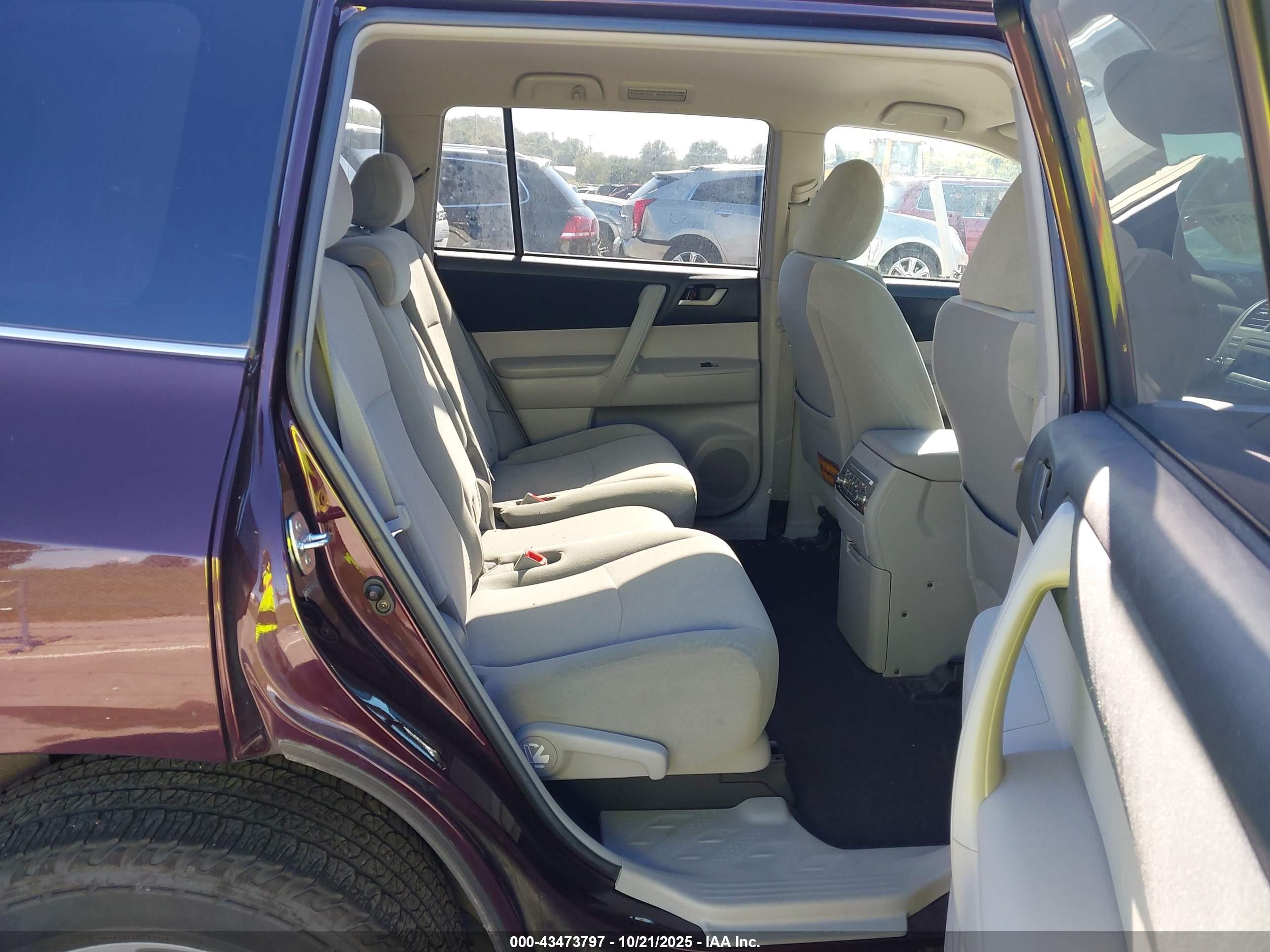 2011 Toyota Highlander Base V6 Maroon vin: 5TDBK3EHXBS067160