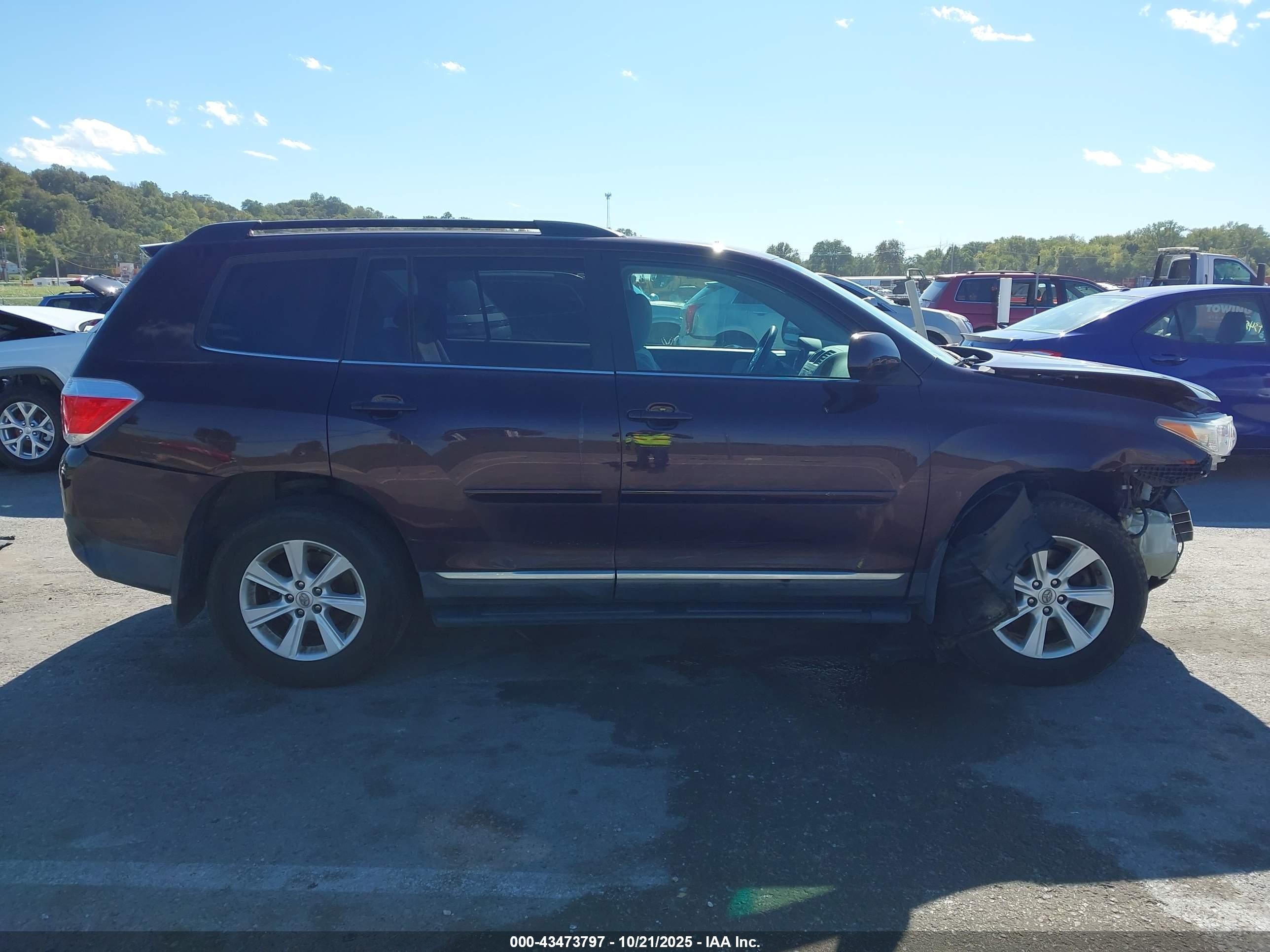 2011 Toyota Highlander Base V6 Maroon vin: 5TDBK3EHXBS067160