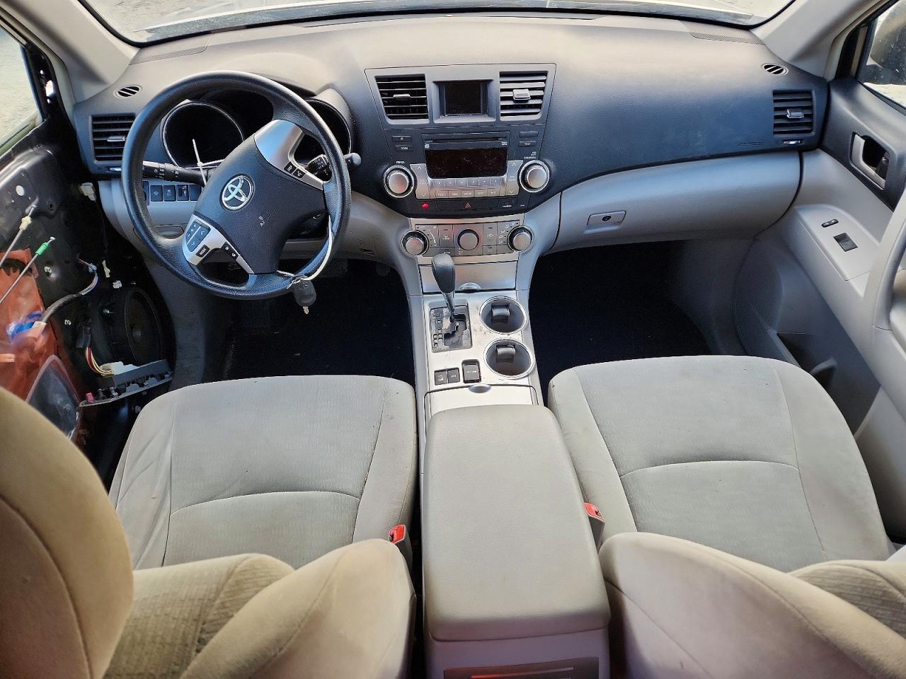 2011 Toyota Highlander Base Gray vin: 5TDBK3EHXBS082130