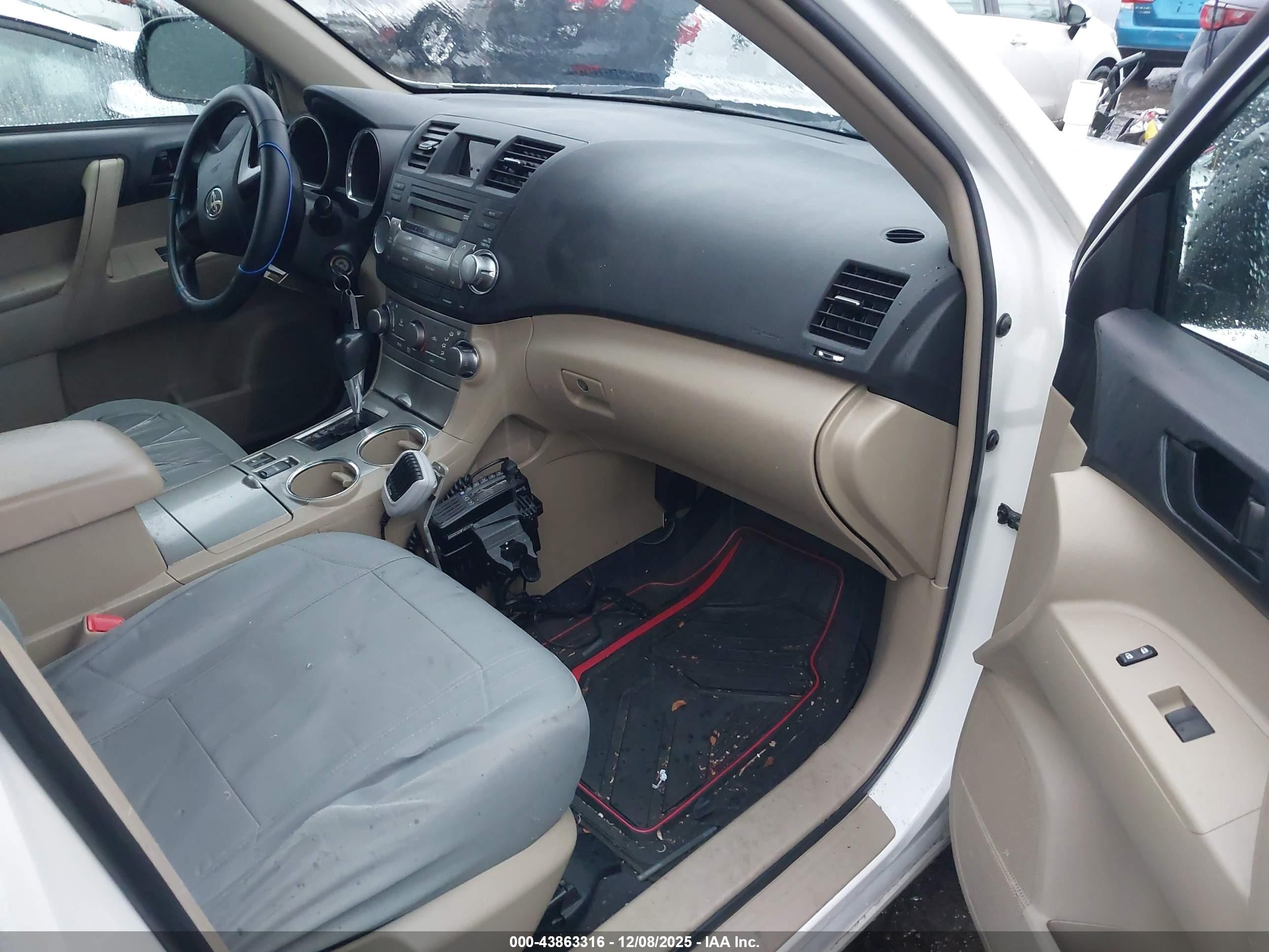 2012 Toyota Highlander Base V6 White vin: 5TDBK3EHXCS099611