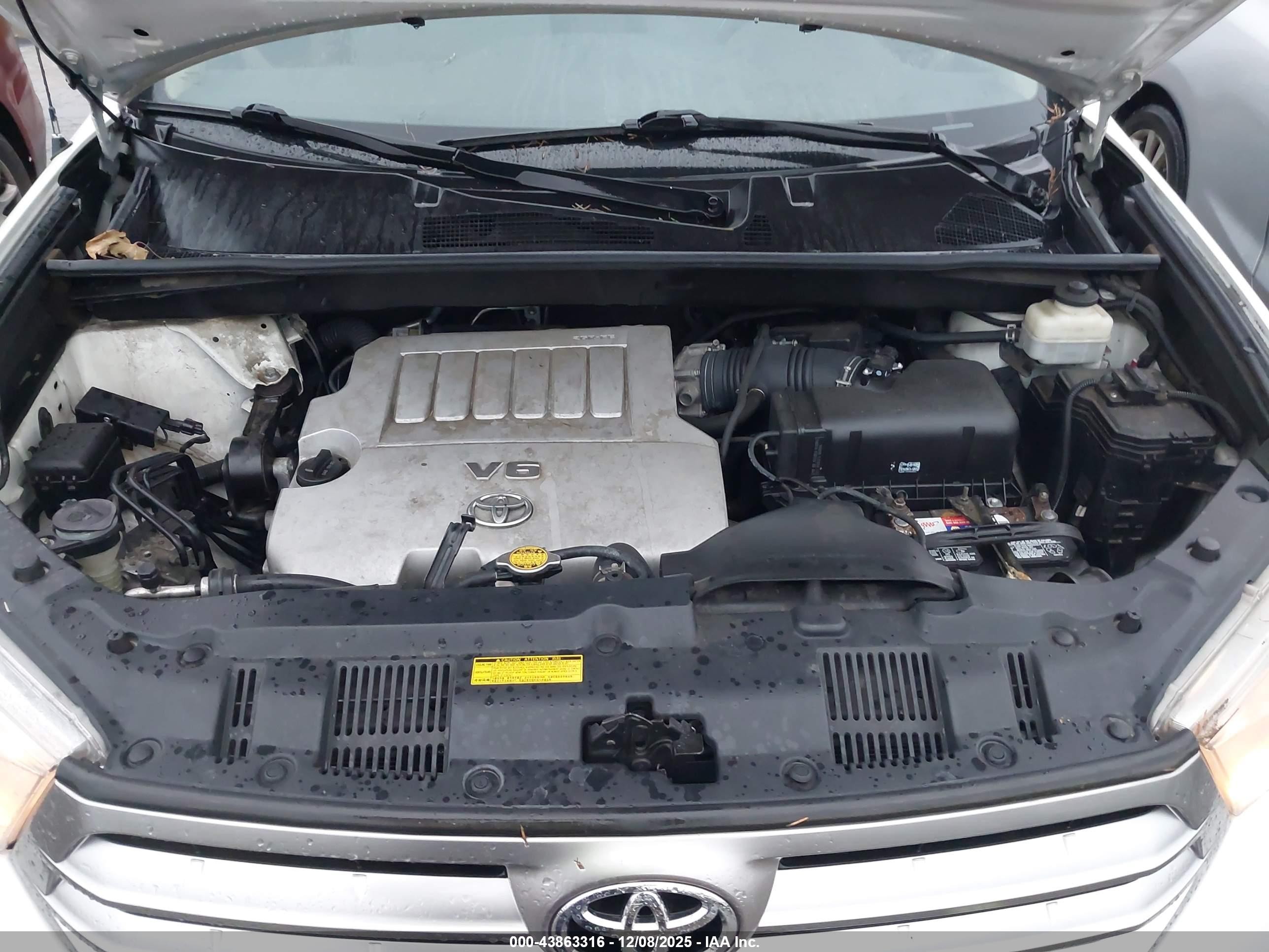 2012 Toyota Highlander Base V6 White vin: 5TDBK3EHXCS099611