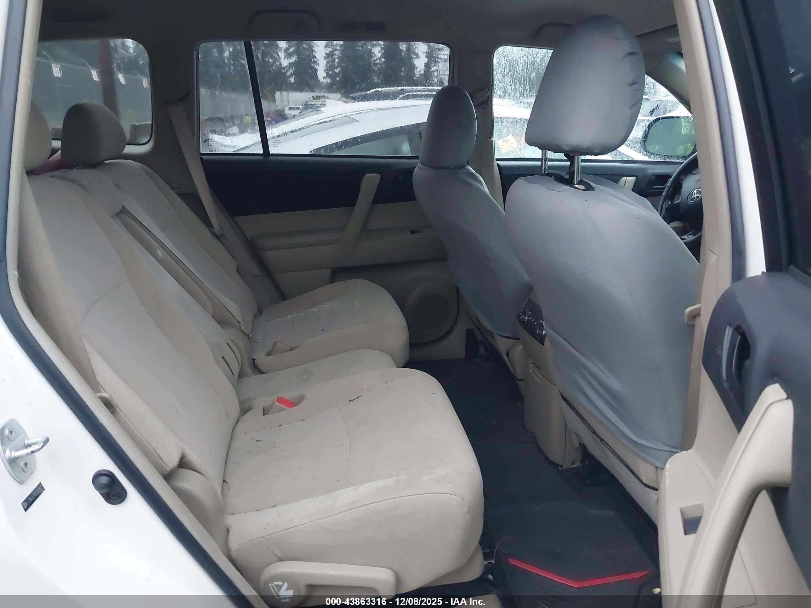 2012 Toyota Highlander Base V6 White vin: 5TDBK3EHXCS099611