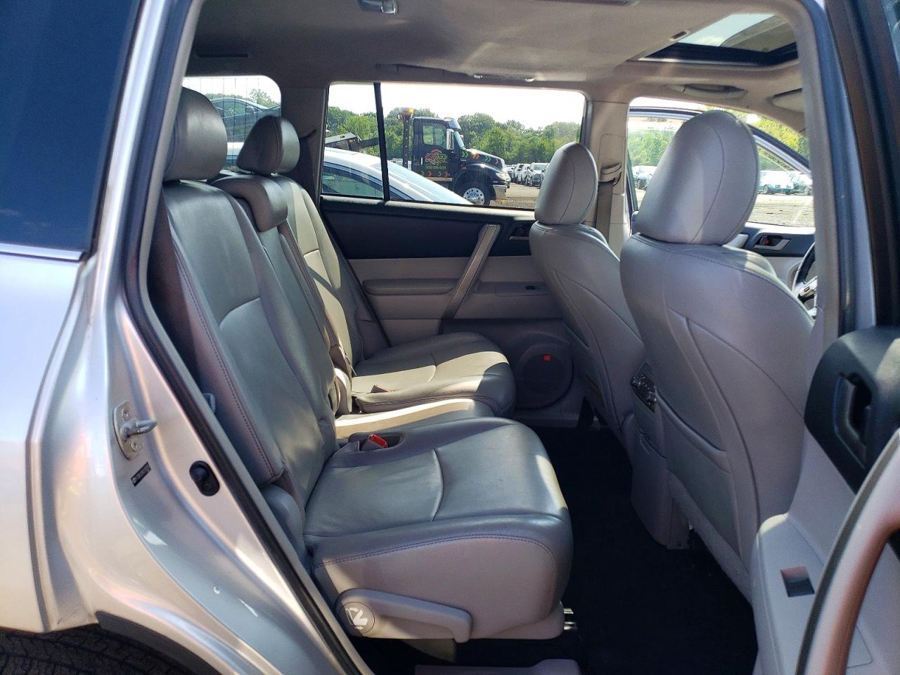 2012 Toyota Highlander Se Silver vin: 5TDBK3EHXCS107691