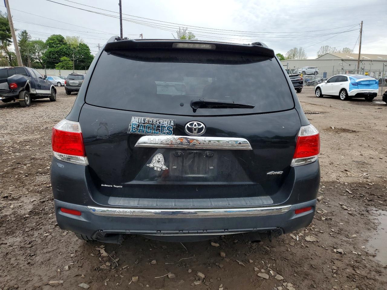 2012 Toyota Highlander Base Black vin: 5TDBK3EHXCS113202