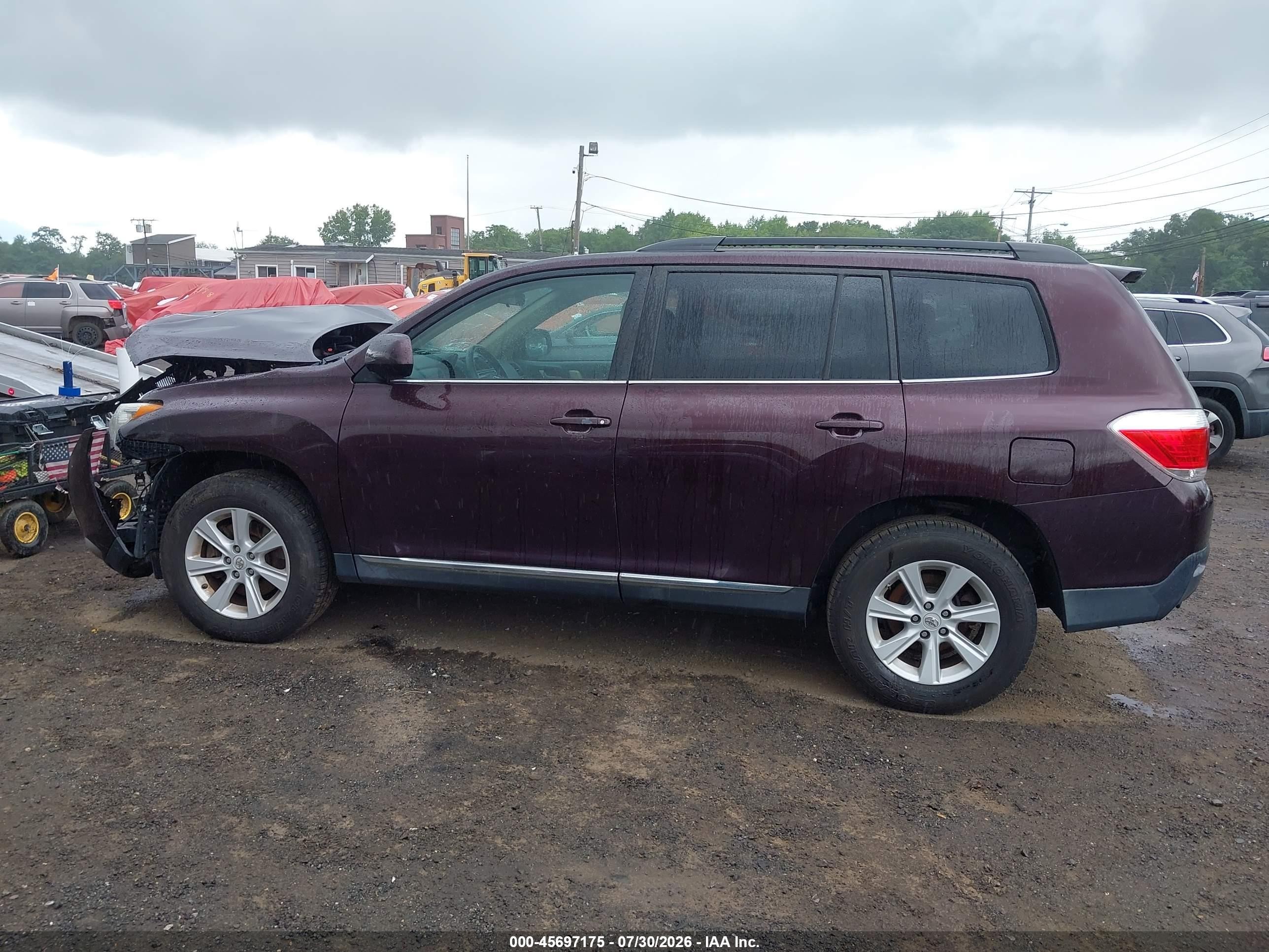 2013 Toyota Highlander Base Plus V6 Burgundy vin: 5TDBK3EHXDS184949